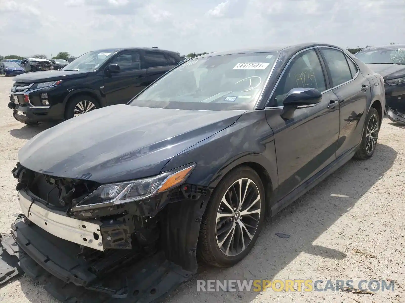 2 Photograph of a damaged car 4T1M11AK2LU925568 TOYOTA CAMRY 2020