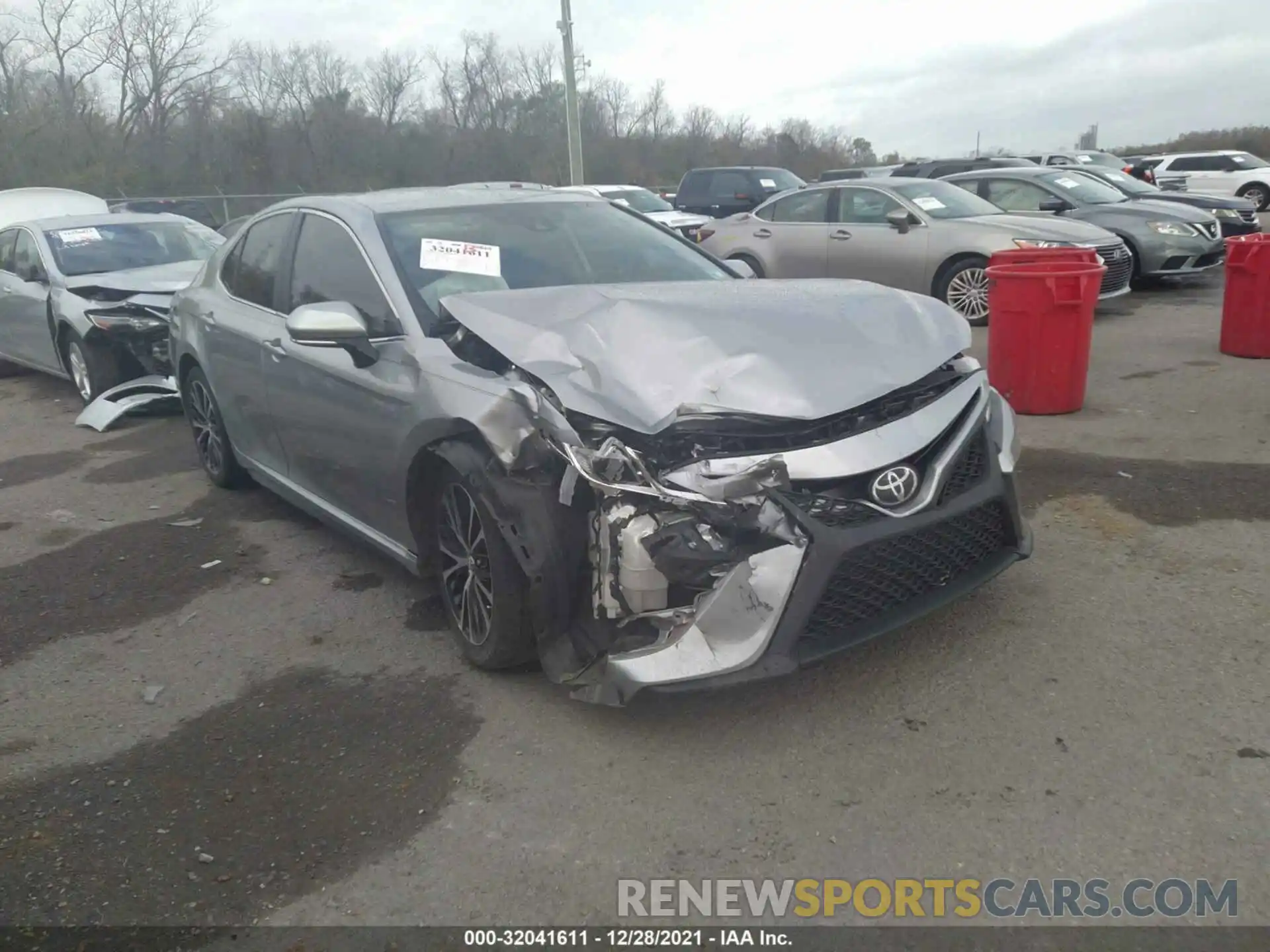 1 Photograph of a damaged car 4T1M11AK2LU930642 TOYOTA CAMRY 2020