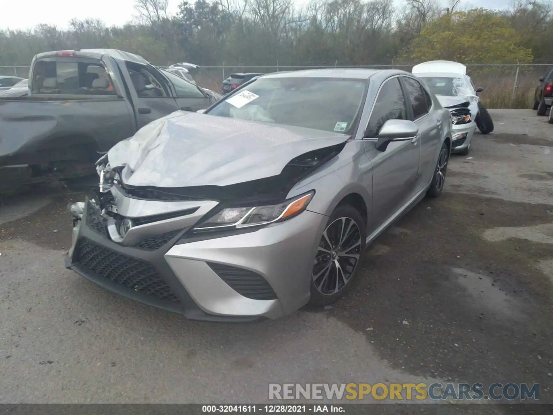 2 Photograph of a damaged car 4T1M11AK2LU930642 TOYOTA CAMRY 2020