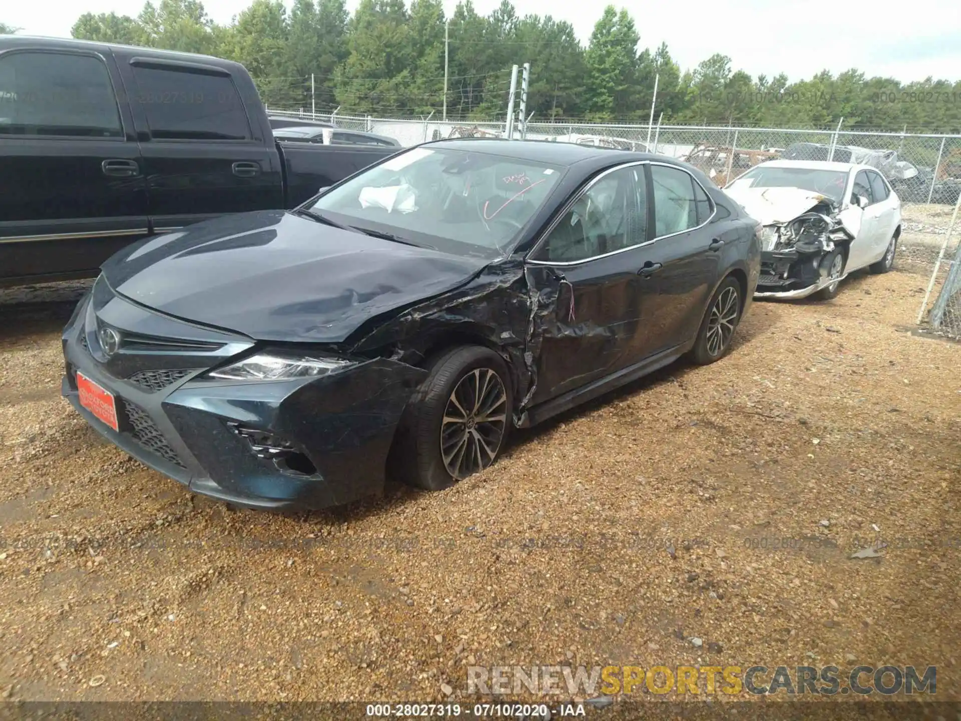 2 Photograph of a damaged car 4T1M11AK2LU930723 TOYOTA CAMRY 2020