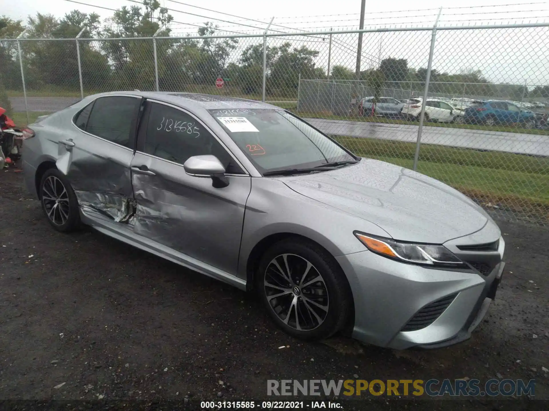 1 Photograph of a damaged car 4T1M11AK2LU933833 TOYOTA CAMRY 2020