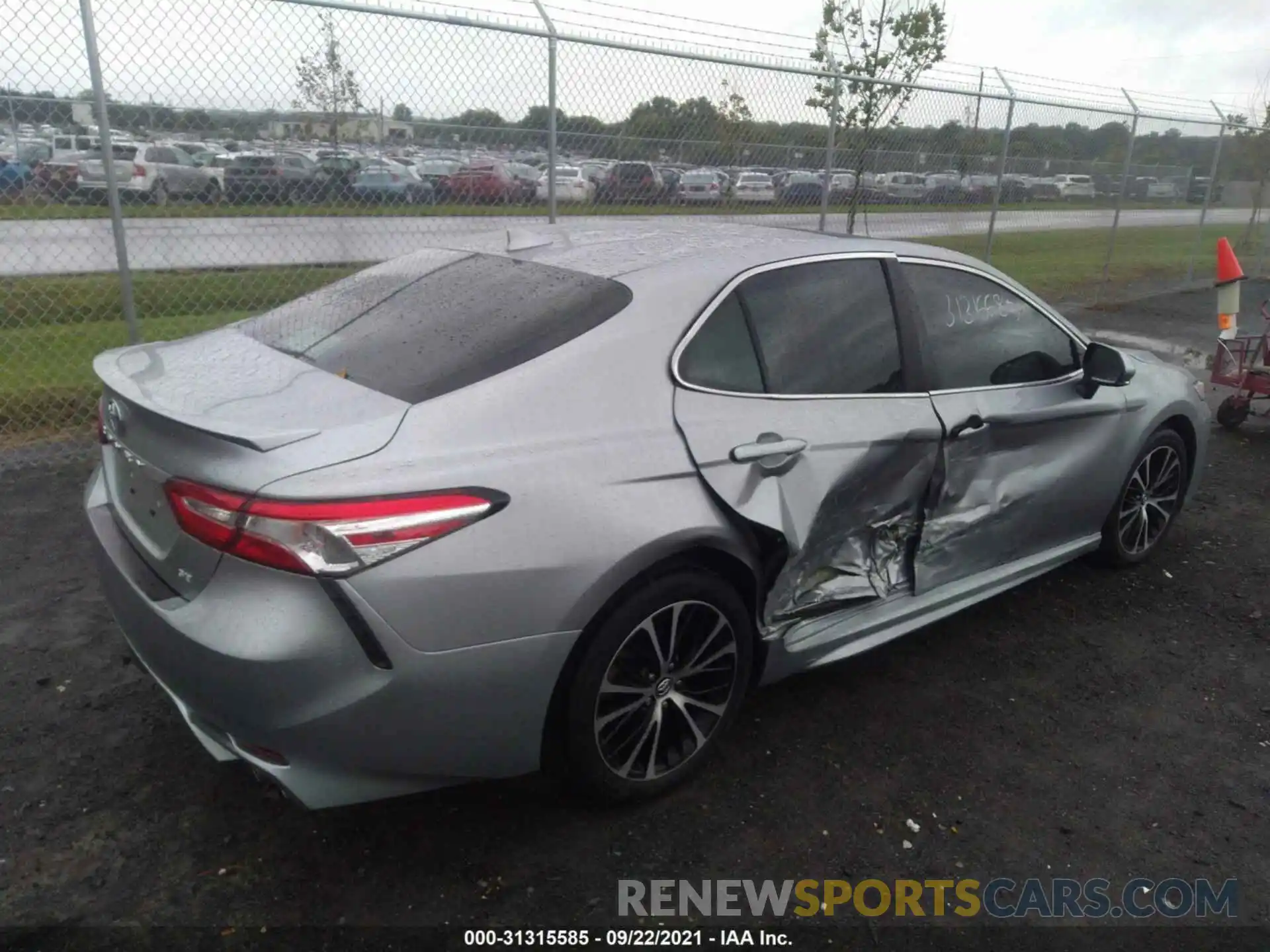 4 Photograph of a damaged car 4T1M11AK2LU933833 TOYOTA CAMRY 2020