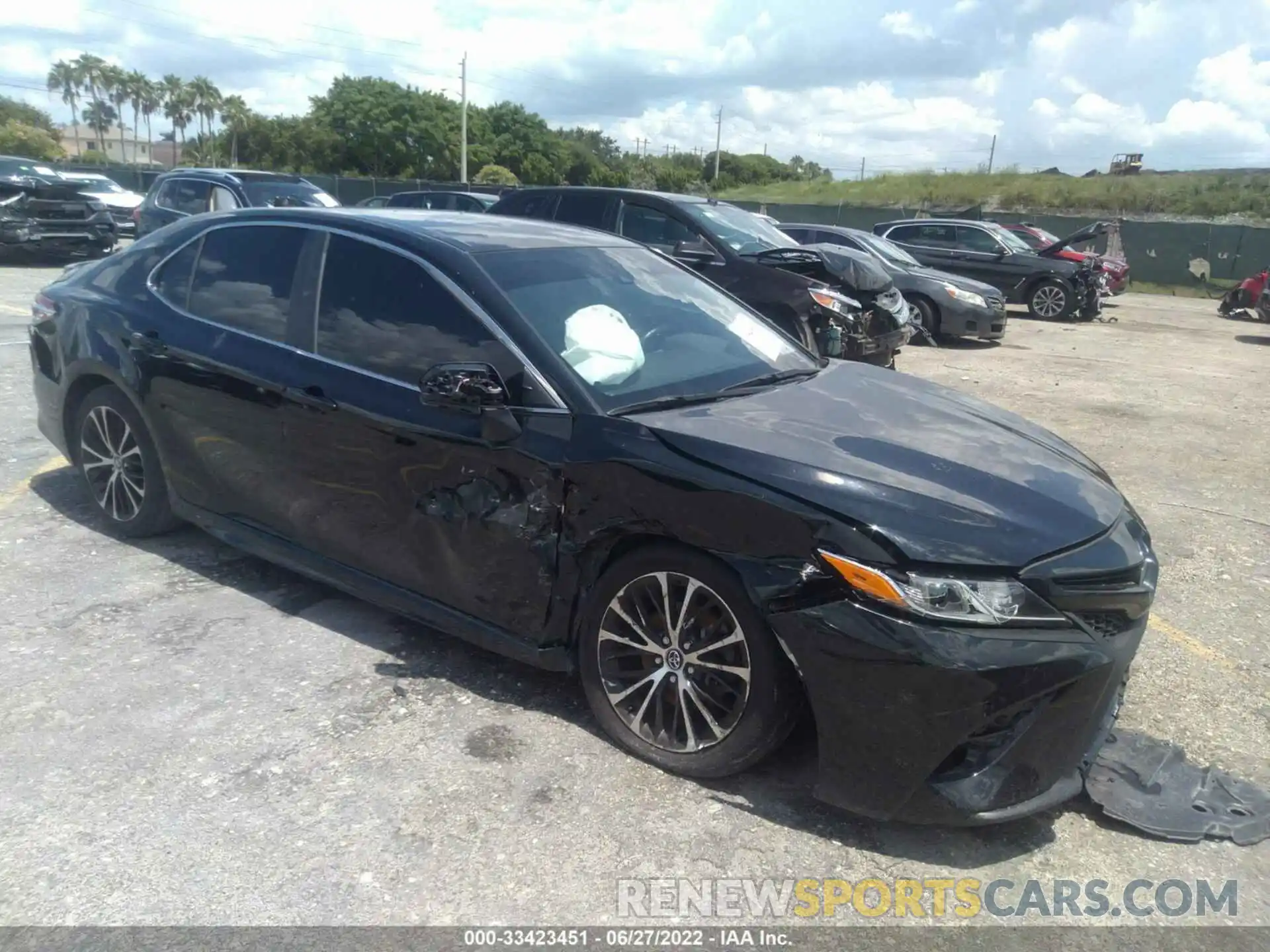 1 Photograph of a damaged car 4T1M11AK2LU935548 TOYOTA CAMRY 2020