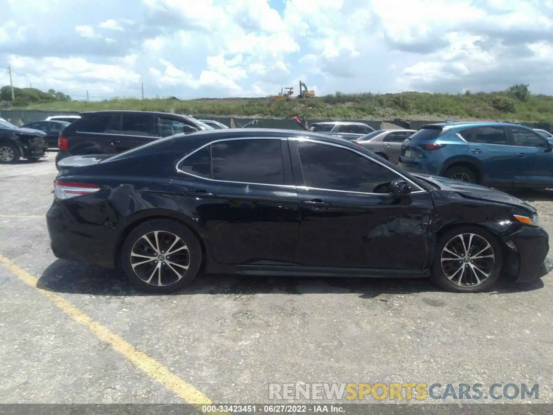 6 Photograph of a damaged car 4T1M11AK2LU935548 TOYOTA CAMRY 2020