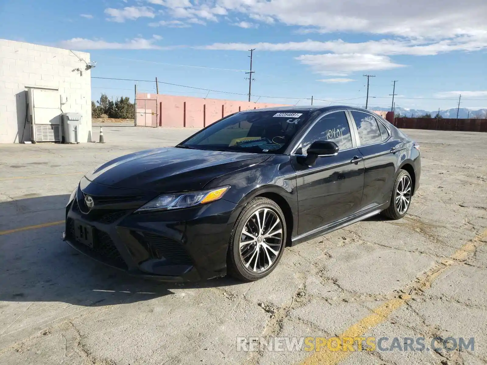 2 Photograph of a damaged car 4T1M11AK2LU960269 TOYOTA CAMRY 2020