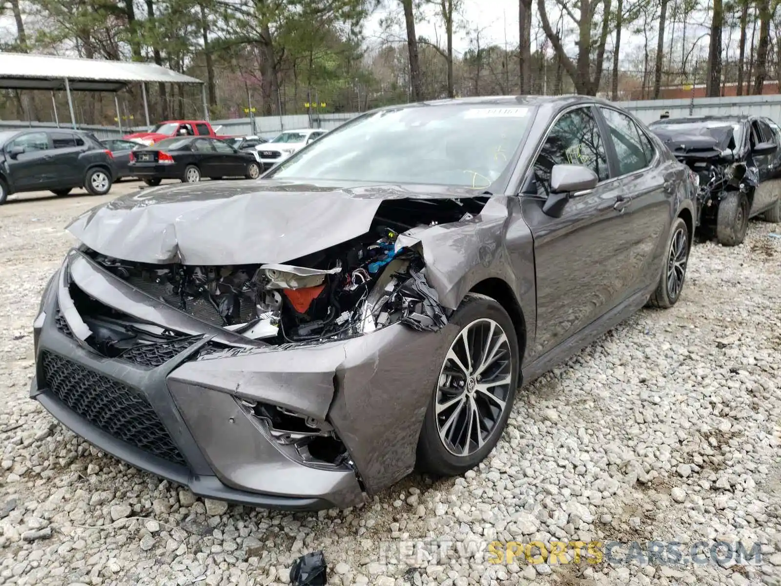 2 Photograph of a damaged car 4T1M11AK2LU971207 TOYOTA CAMRY 2020