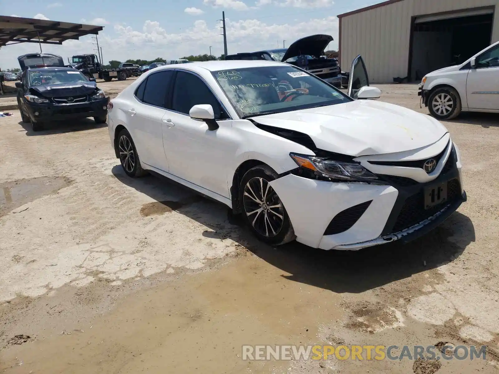 1 Photograph of a damaged car 4T1M11AK2LU992087 TOYOTA CAMRY 2020