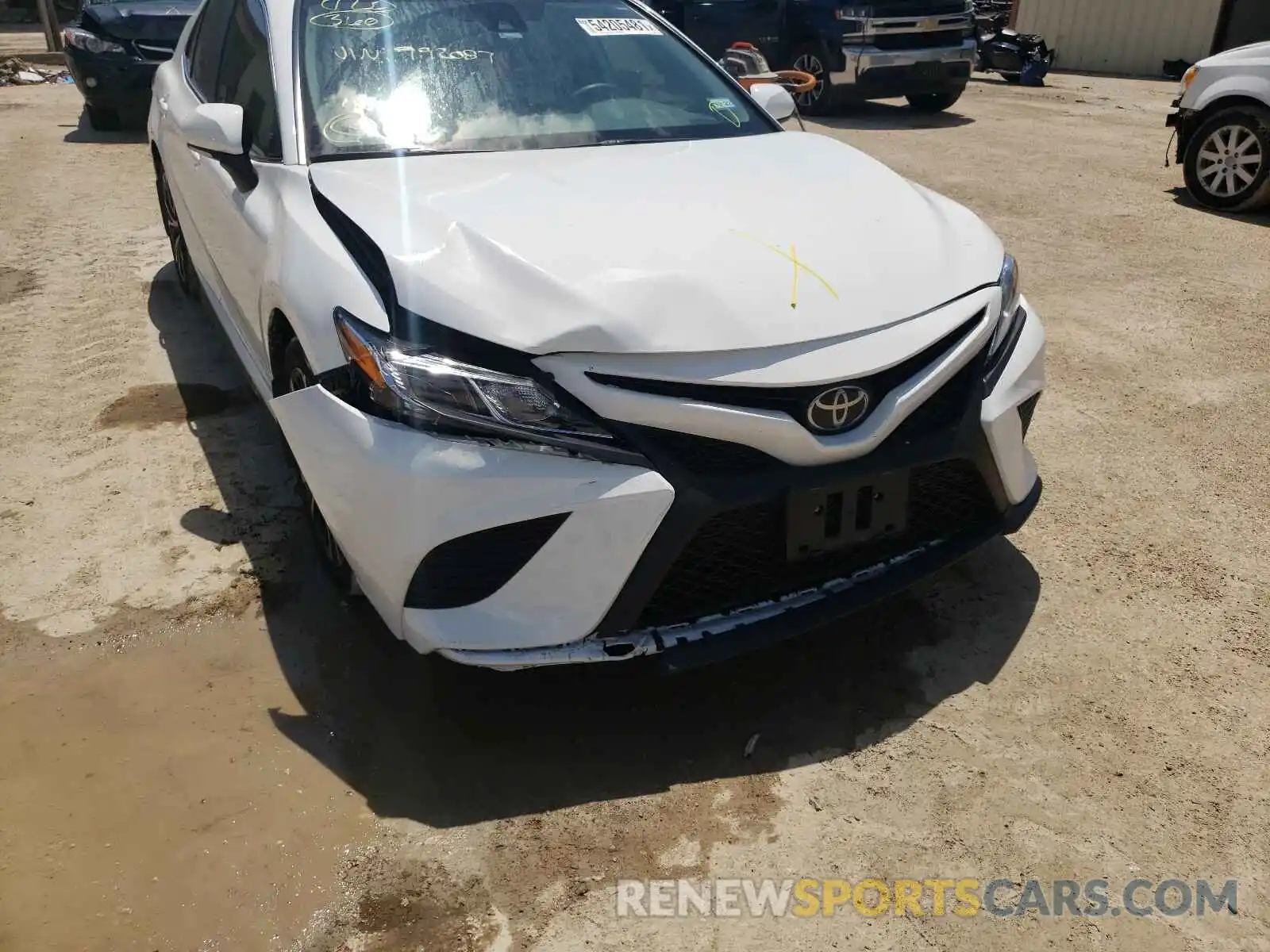 9 Photograph of a damaged car 4T1M11AK2LU992087 TOYOTA CAMRY 2020