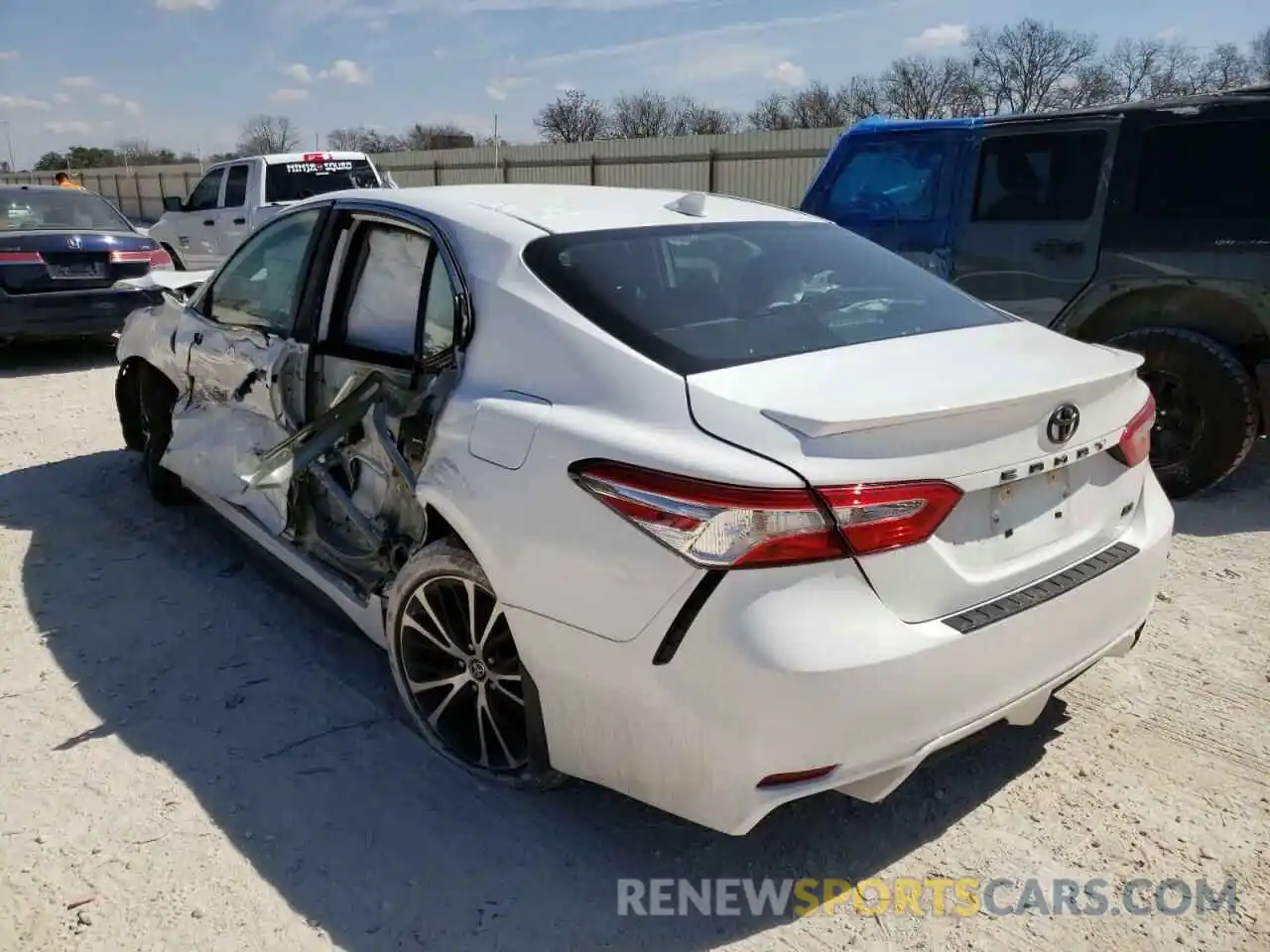 3 Photograph of a damaged car 4T1M11AK2LU997872 TOYOTA CAMRY 2020