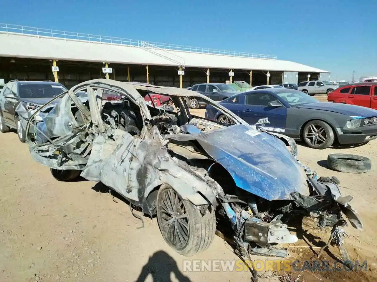 1 Photograph of a damaged car 4T1M11AK3LU301844 TOYOTA CAMRY 2020