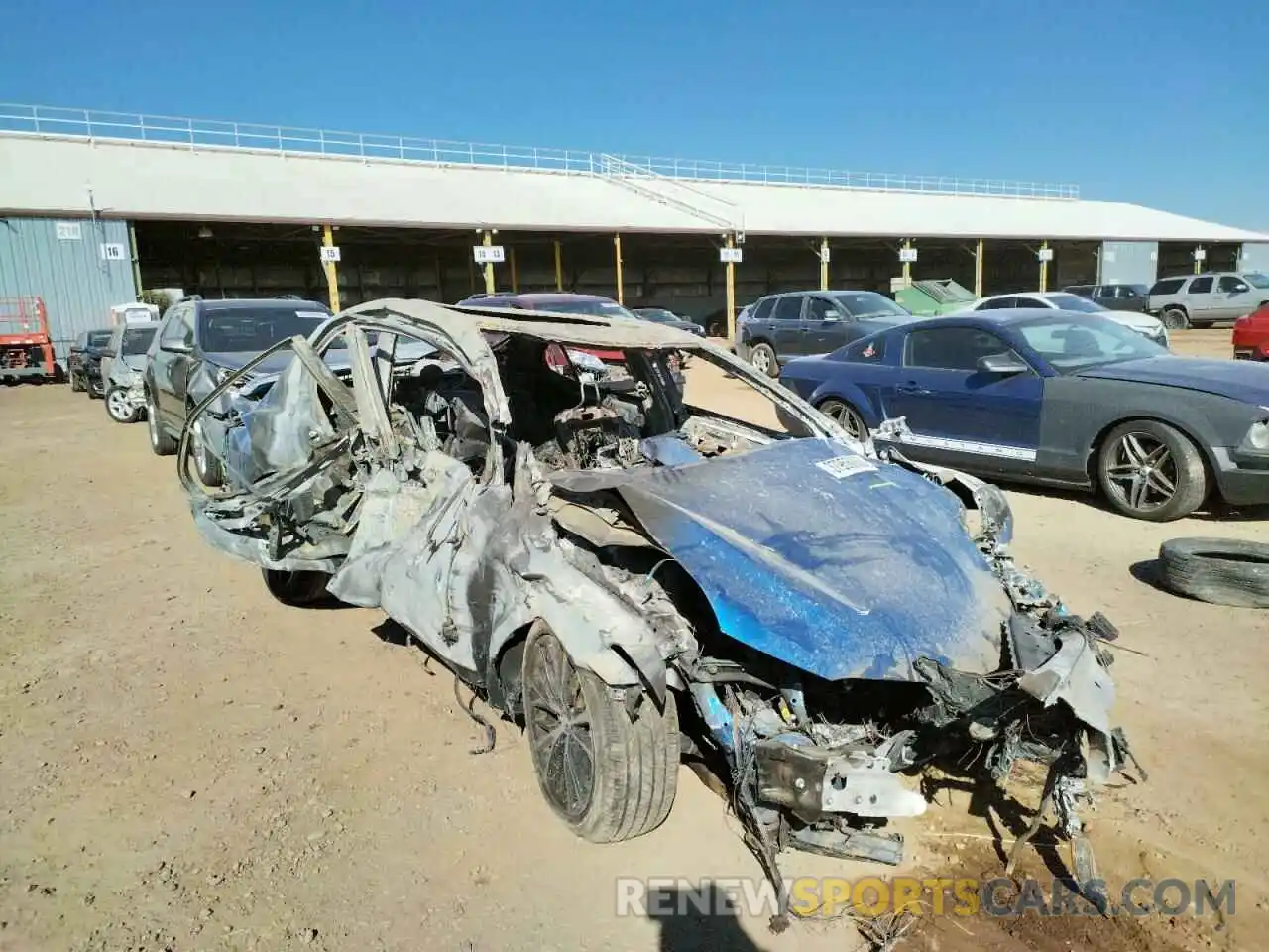 10 Photograph of a damaged car 4T1M11AK3LU301844 TOYOTA CAMRY 2020