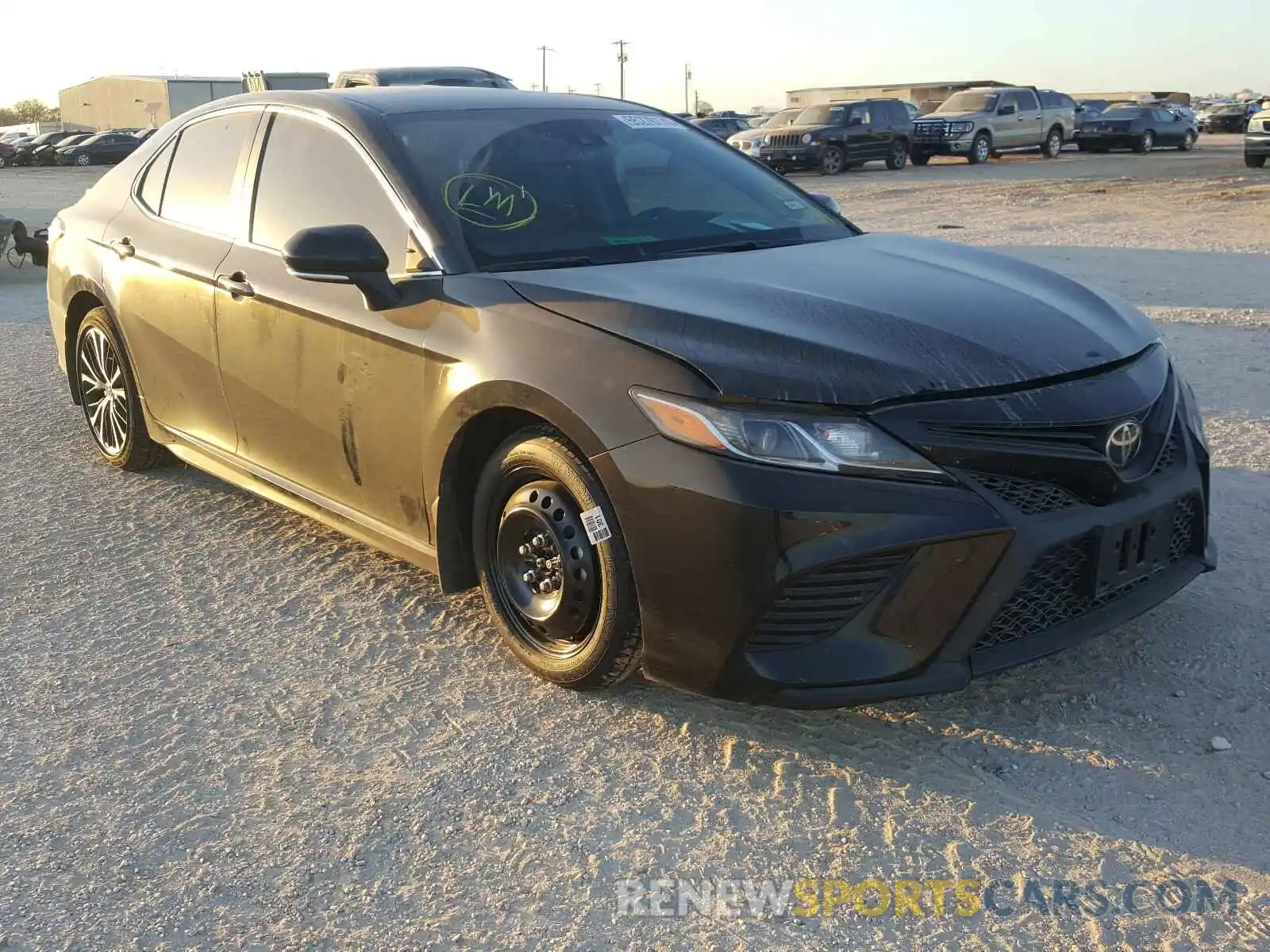 1 Photograph of a damaged car 4T1M11AK3LU318661 TOYOTA CAMRY 2020