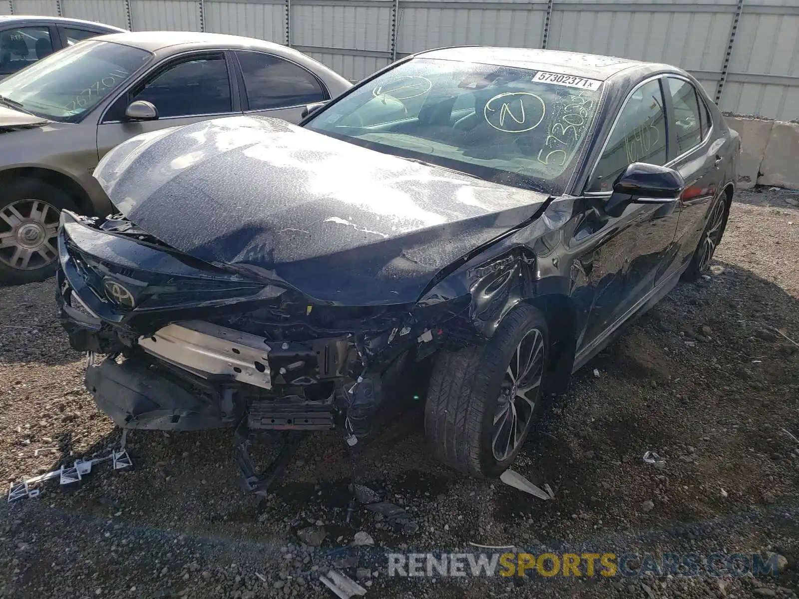 2 Photograph of a damaged car 4T1M11AK3LU320099 TOYOTA CAMRY 2020