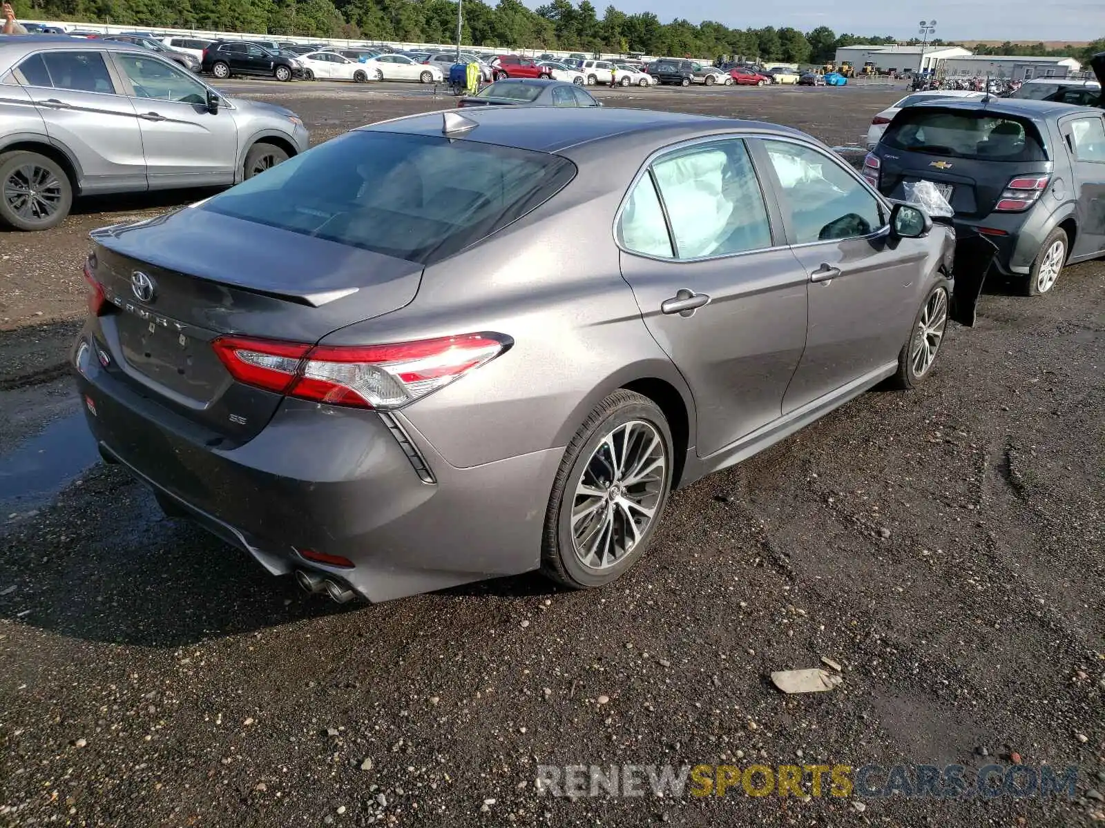 4 Photograph of a damaged car 4T1M11AK3LU320426 TOYOTA CAMRY 2020