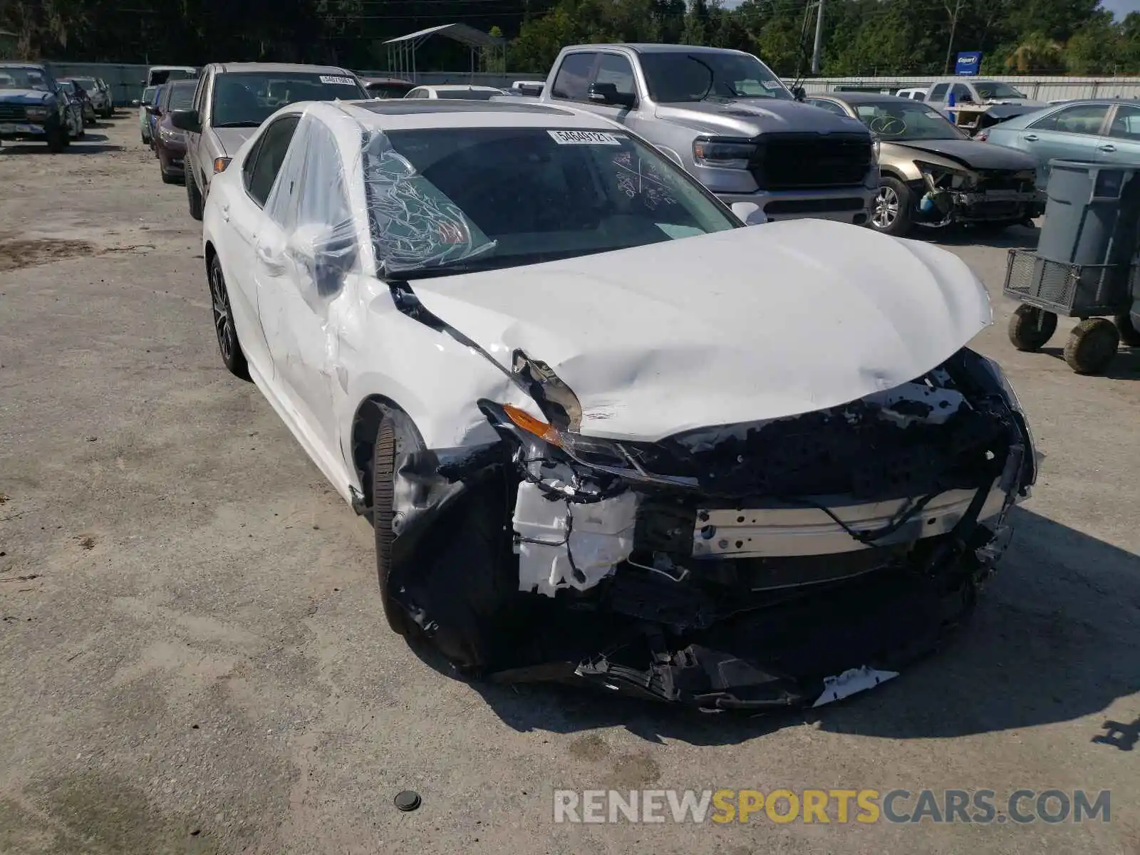 1 Photograph of a damaged car 4T1M11AK3LU320930 TOYOTA CAMRY 2020