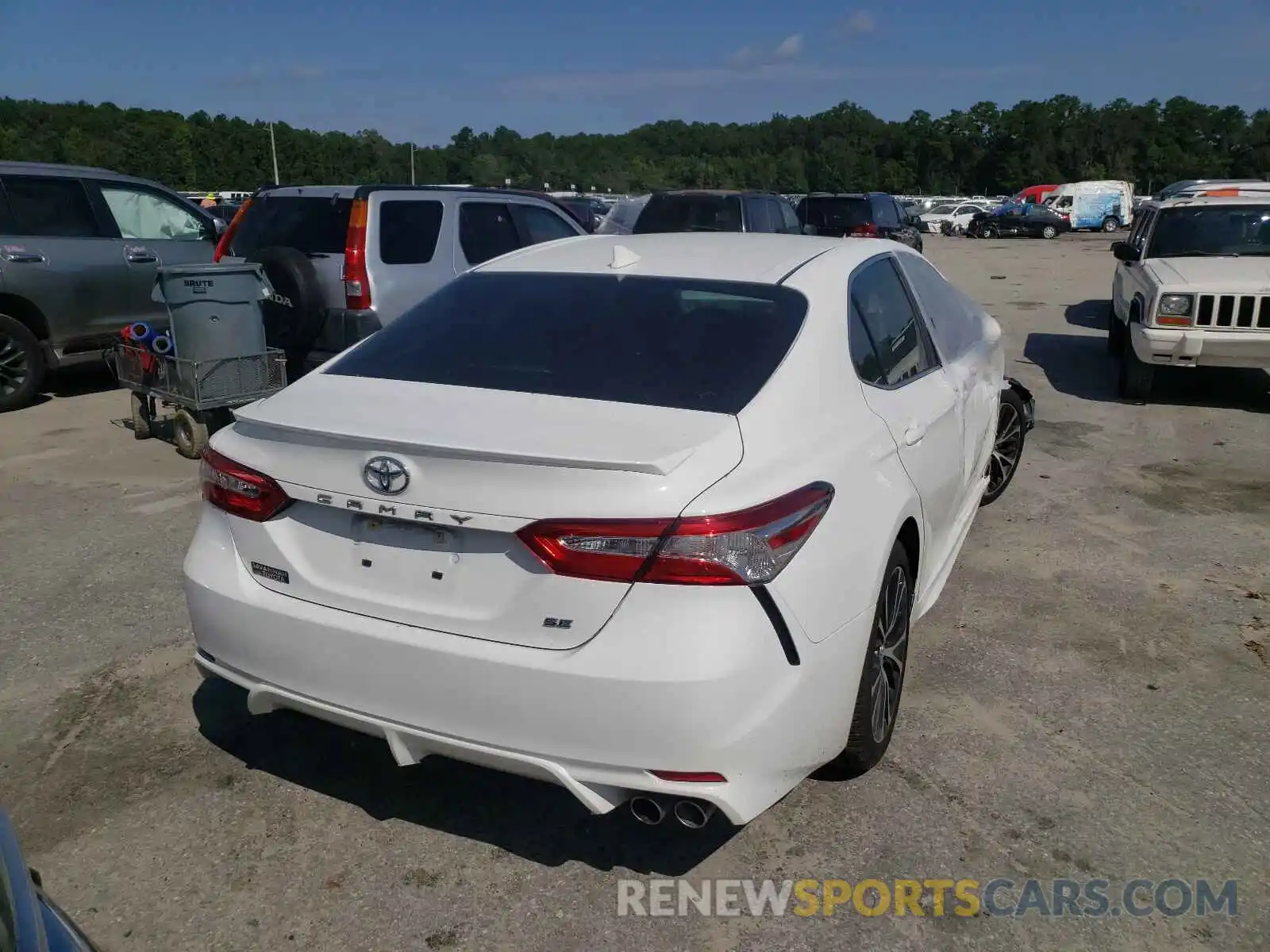 4 Photograph of a damaged car 4T1M11AK3LU320930 TOYOTA CAMRY 2020