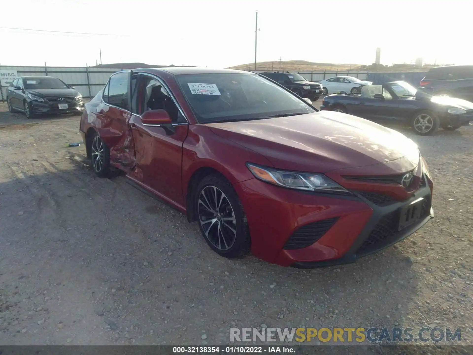 1 Photograph of a damaged car 4T1M11AK3LU384918 TOYOTA CAMRY 2020