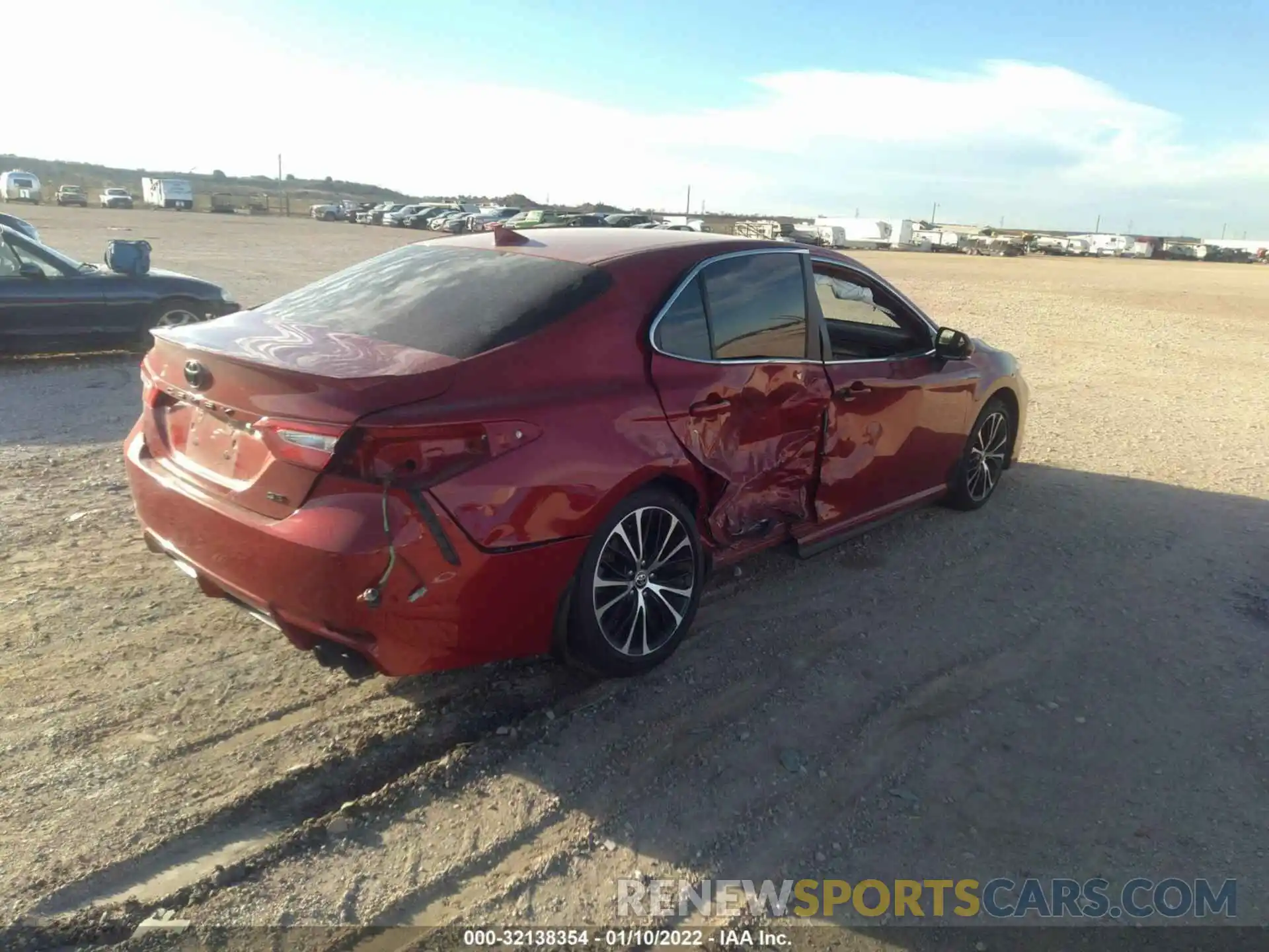 4 Photograph of a damaged car 4T1M11AK3LU384918 TOYOTA CAMRY 2020