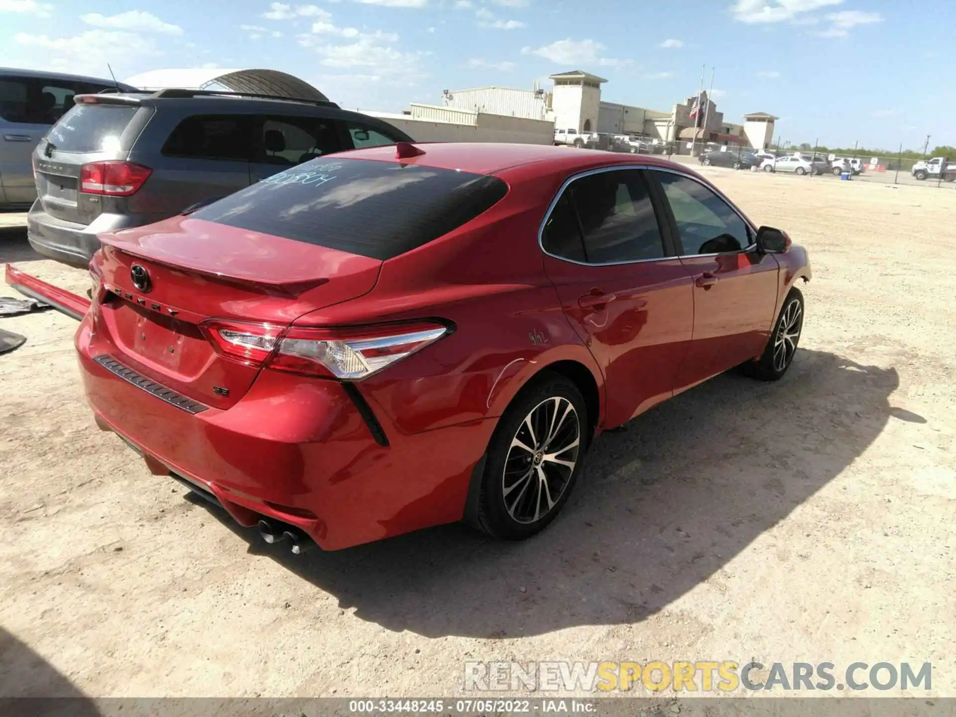 4 Photograph of a damaged car 4T1M11AK3LU389018 TOYOTA CAMRY 2020