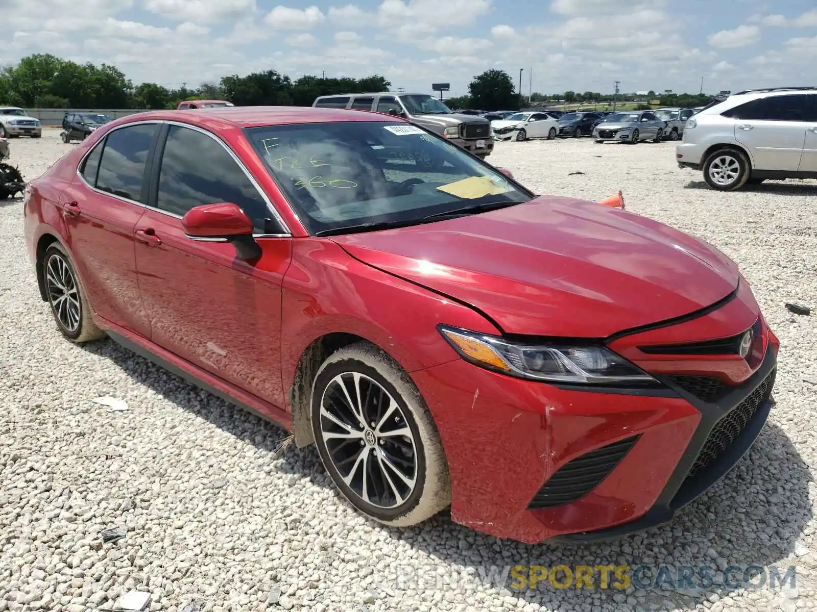 1 Photograph of a damaged car 4T1M11AK3LU390136 TOYOTA CAMRY 2020