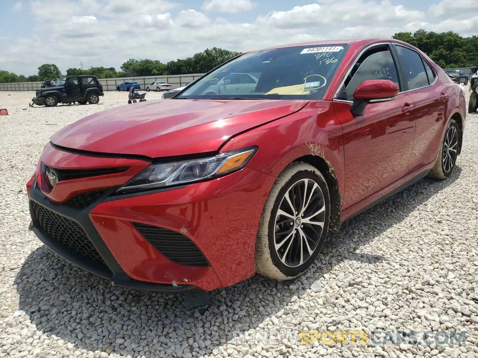 2 Photograph of a damaged car 4T1M11AK3LU390136 TOYOTA CAMRY 2020