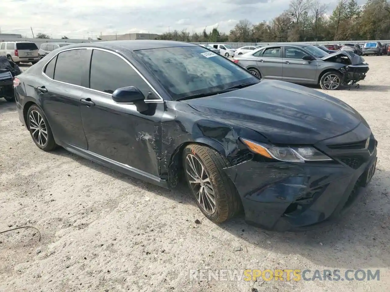 4 Photograph of a damaged car 4T1M11AK3LU394123 TOYOTA CAMRY 2020