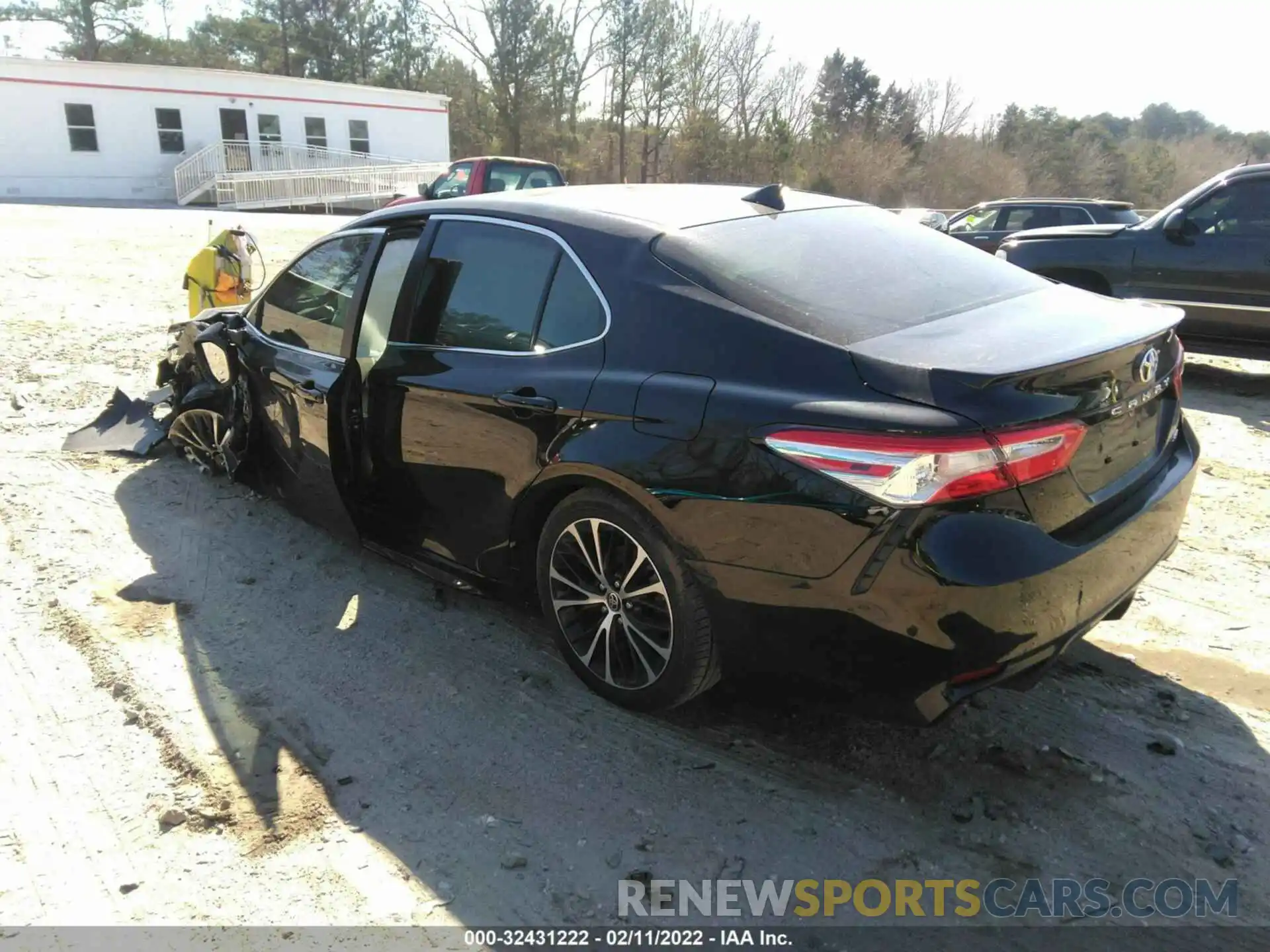 3 Photograph of a damaged car 4T1M11AK3LU400227 TOYOTA CAMRY 2020