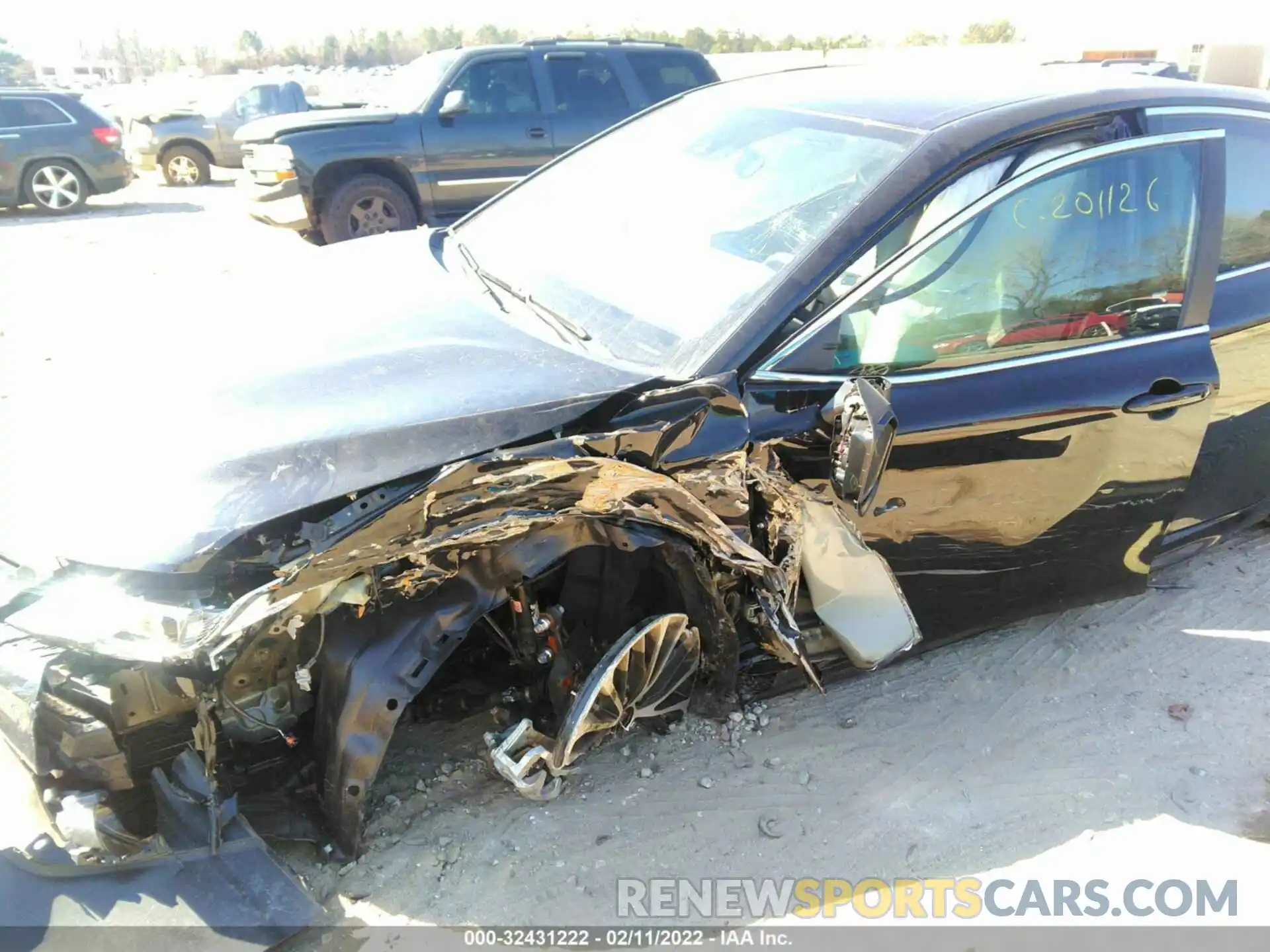 6 Photograph of a damaged car 4T1M11AK3LU400227 TOYOTA CAMRY 2020