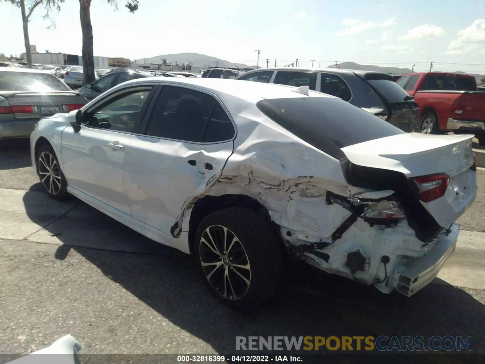 3 Photograph of a damaged car 4T1M11AK3LU502868 TOYOTA CAMRY 2020