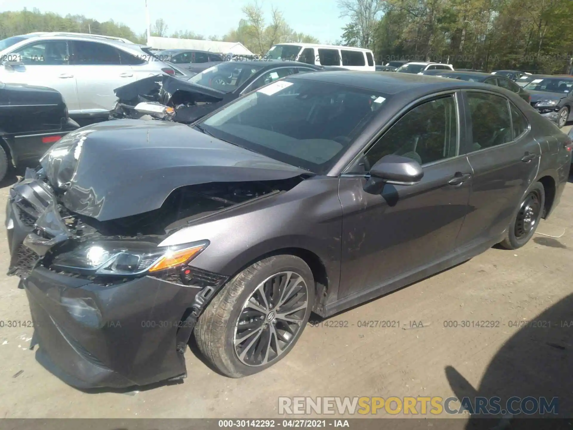 2 Photograph of a damaged car 4T1M11AK3LU881645 TOYOTA CAMRY 2020