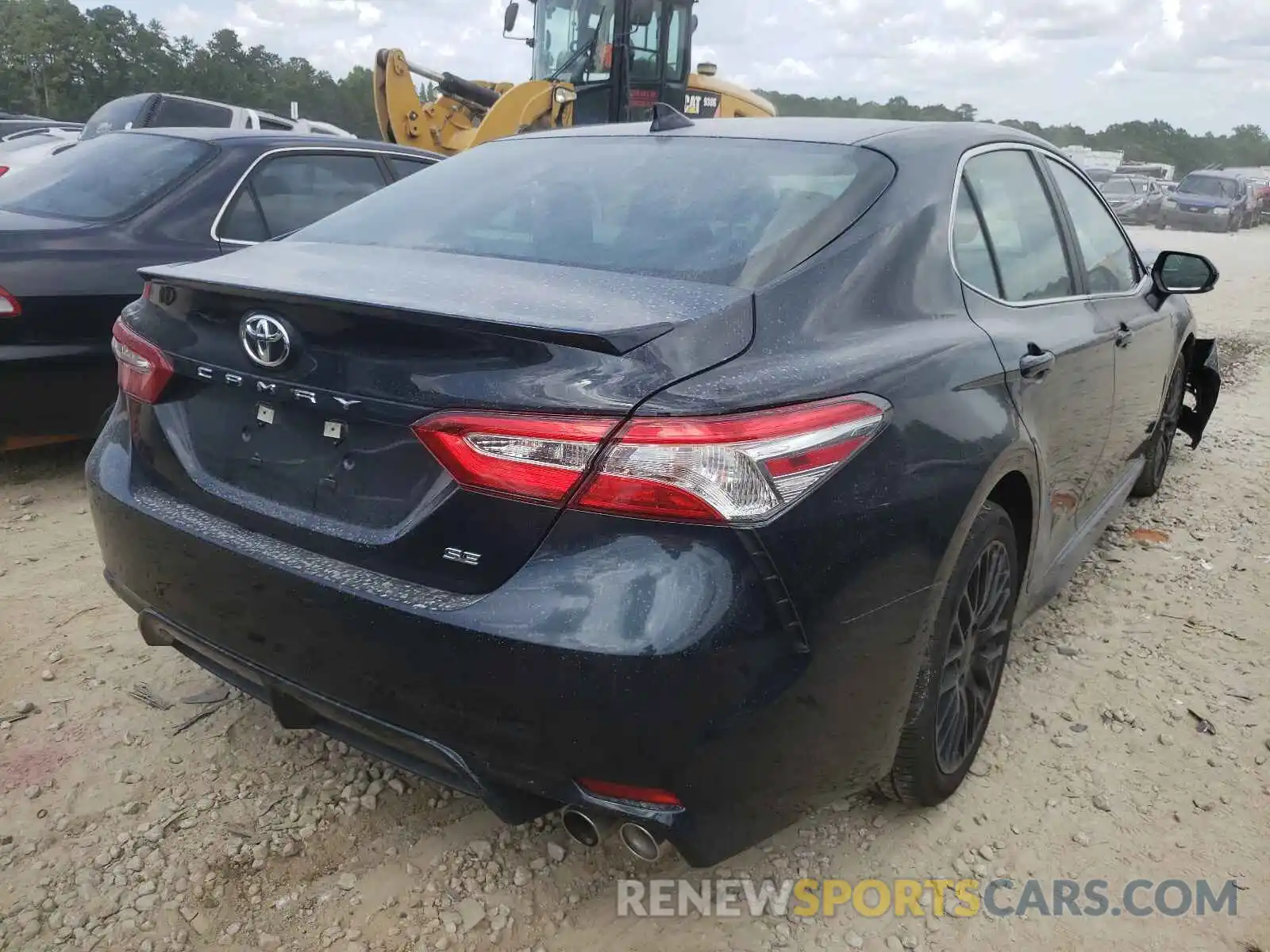 4 Photograph of a damaged car 4T1M11AK3LU881712 TOYOTA CAMRY 2020