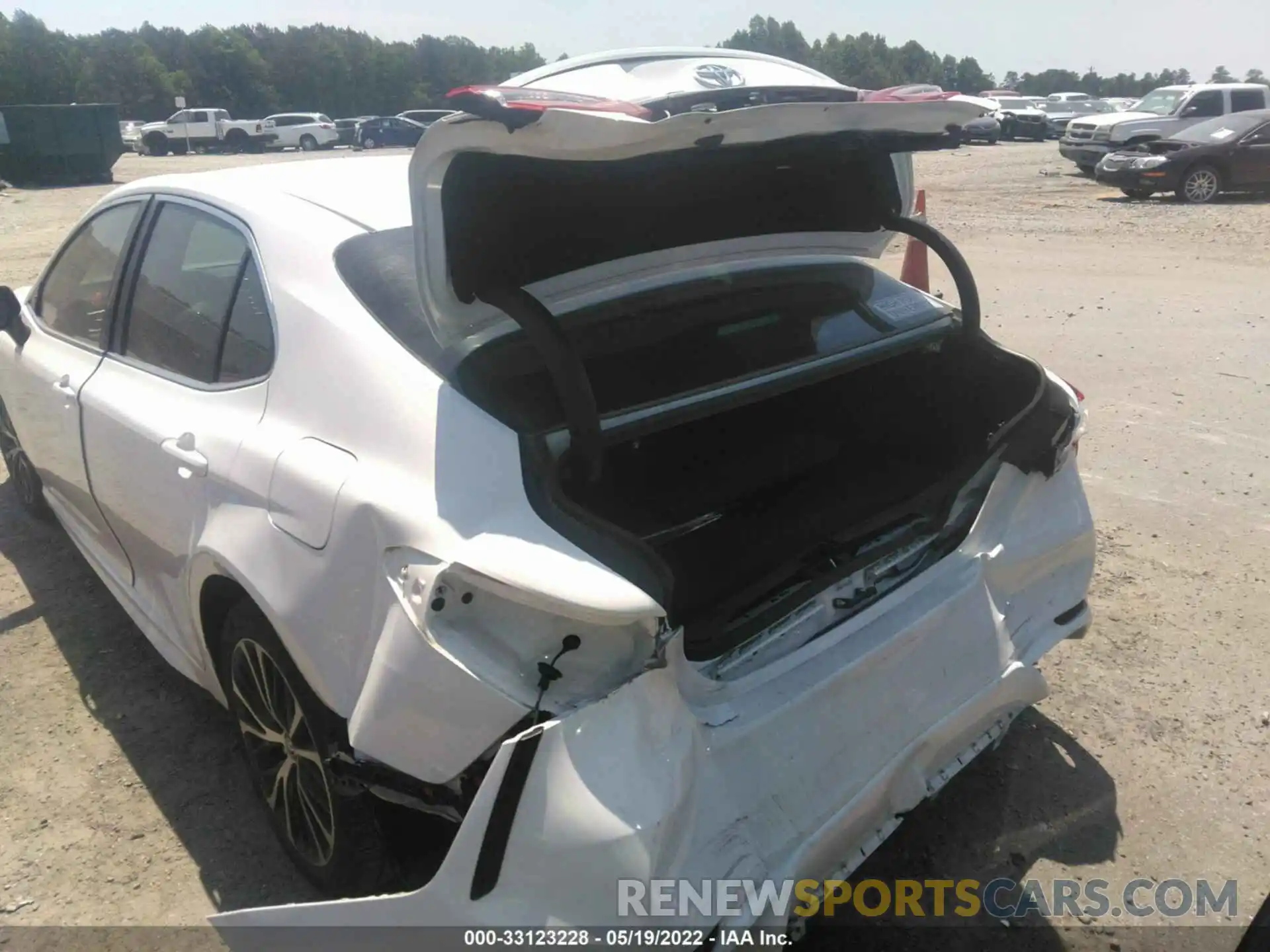 6 Photograph of a damaged car 4T1M11AK3LU883198 TOYOTA CAMRY 2020