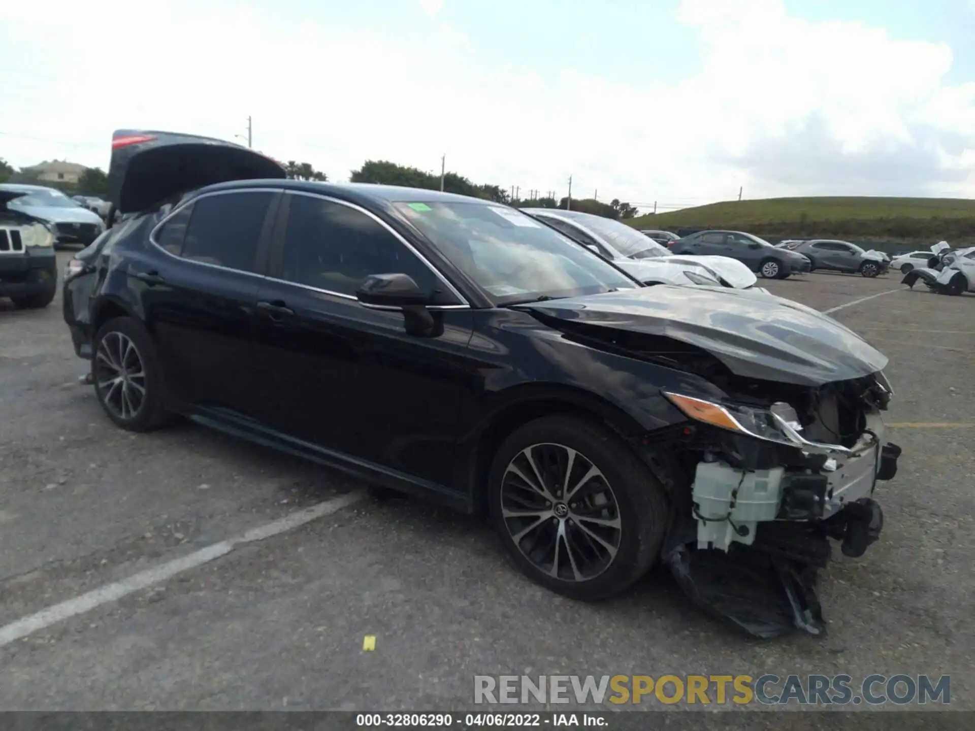 1 Photograph of a damaged car 4T1M11AK3LU920430 TOYOTA CAMRY 2020