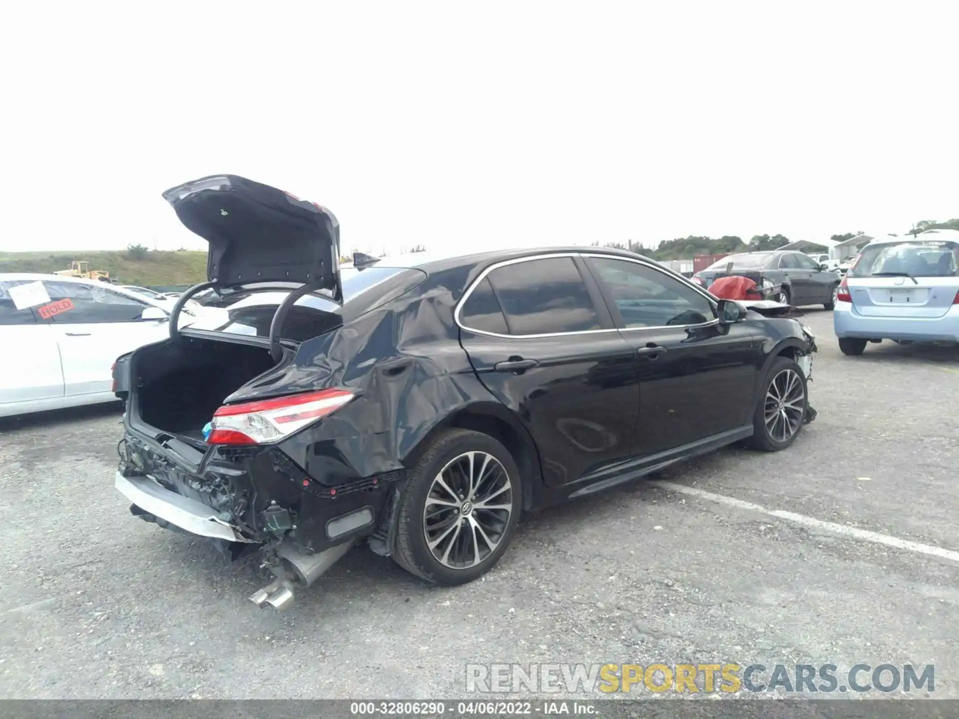 4 Photograph of a damaged car 4T1M11AK3LU920430 TOYOTA CAMRY 2020