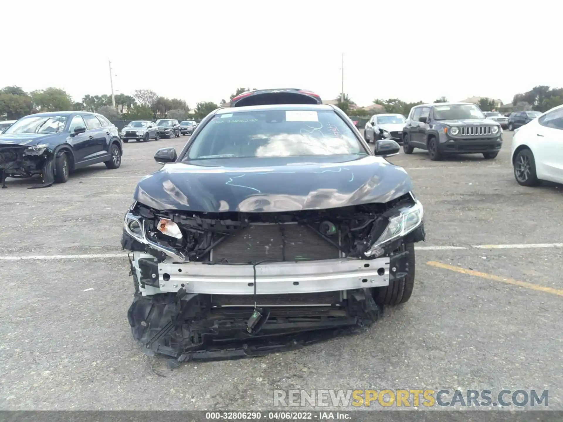 6 Photograph of a damaged car 4T1M11AK3LU920430 TOYOTA CAMRY 2020