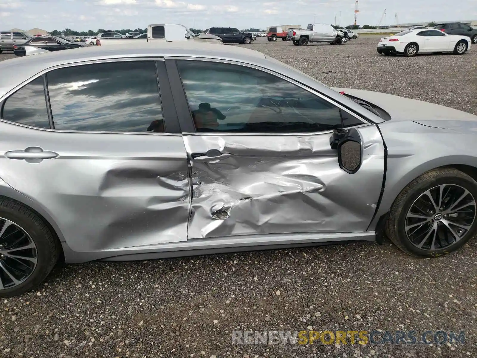 9 Photograph of a damaged car 4T1M11AK3LU920458 TOYOTA CAMRY 2020