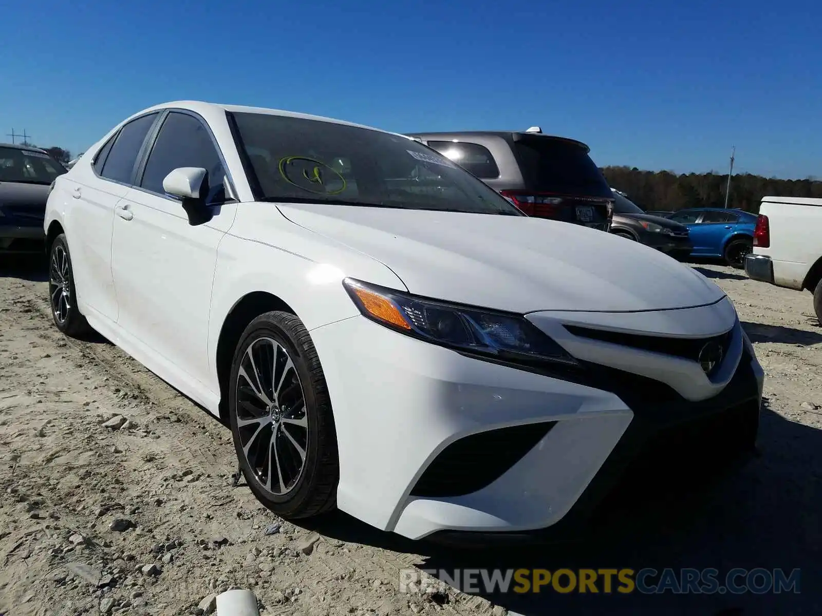 1 Photograph of a damaged car 4T1M11AK3LU935557 TOYOTA CAMRY 2020