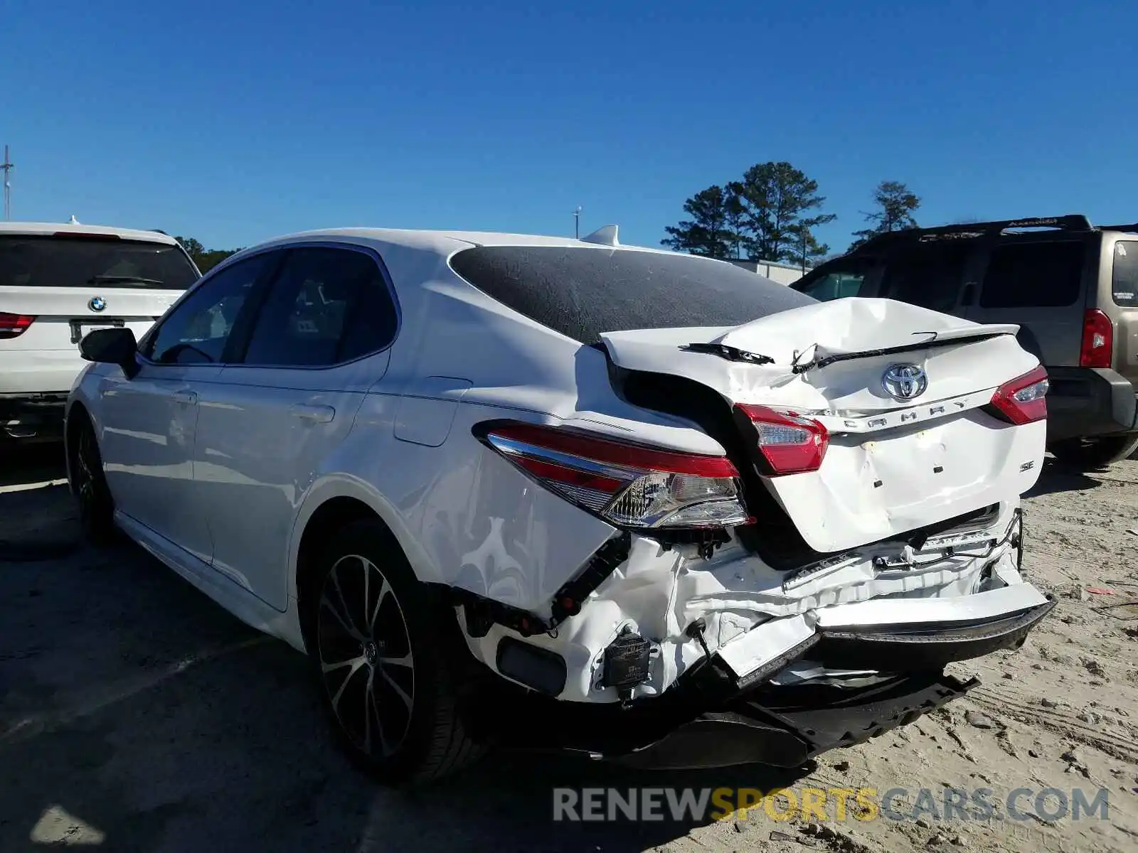 3 Photograph of a damaged car 4T1M11AK3LU935557 TOYOTA CAMRY 2020