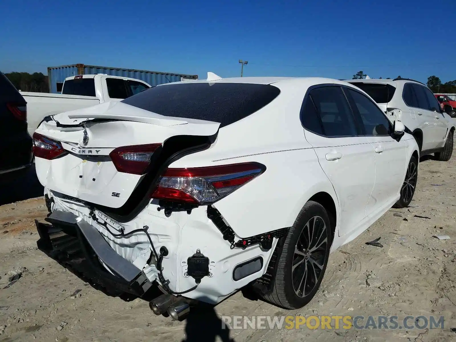 4 Photograph of a damaged car 4T1M11AK3LU935557 TOYOTA CAMRY 2020