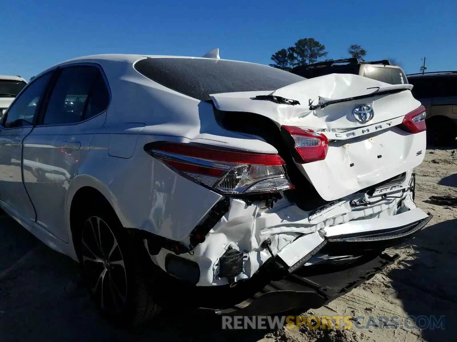 9 Photograph of a damaged car 4T1M11AK3LU935557 TOYOTA CAMRY 2020