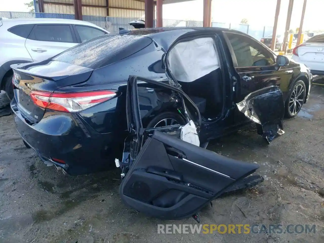 4 Photograph of a damaged car 4T1M11AK3LU940628 TOYOTA CAMRY 2020