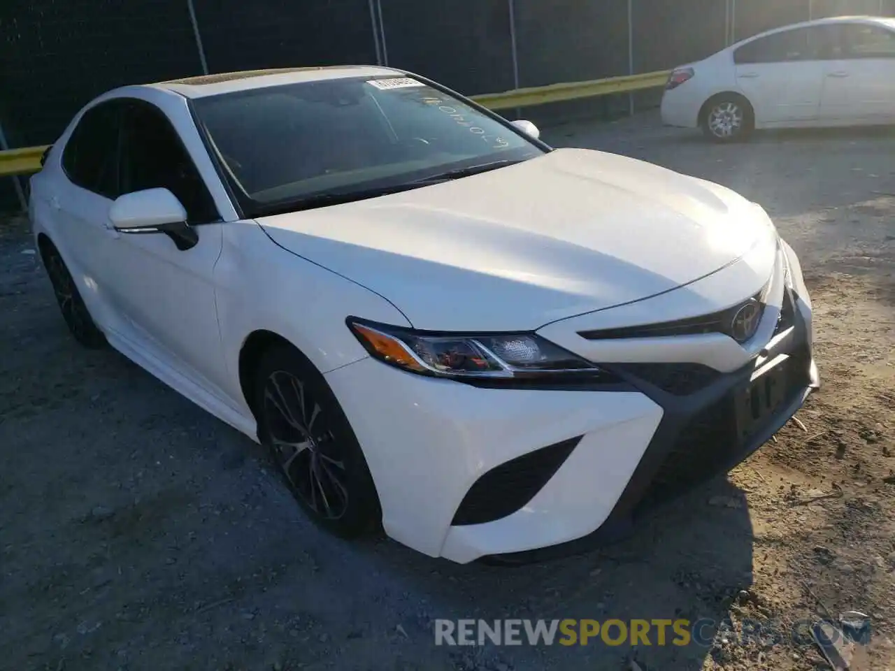 1 Photograph of a damaged car 4T1M11AK3LU940712 TOYOTA CAMRY 2020