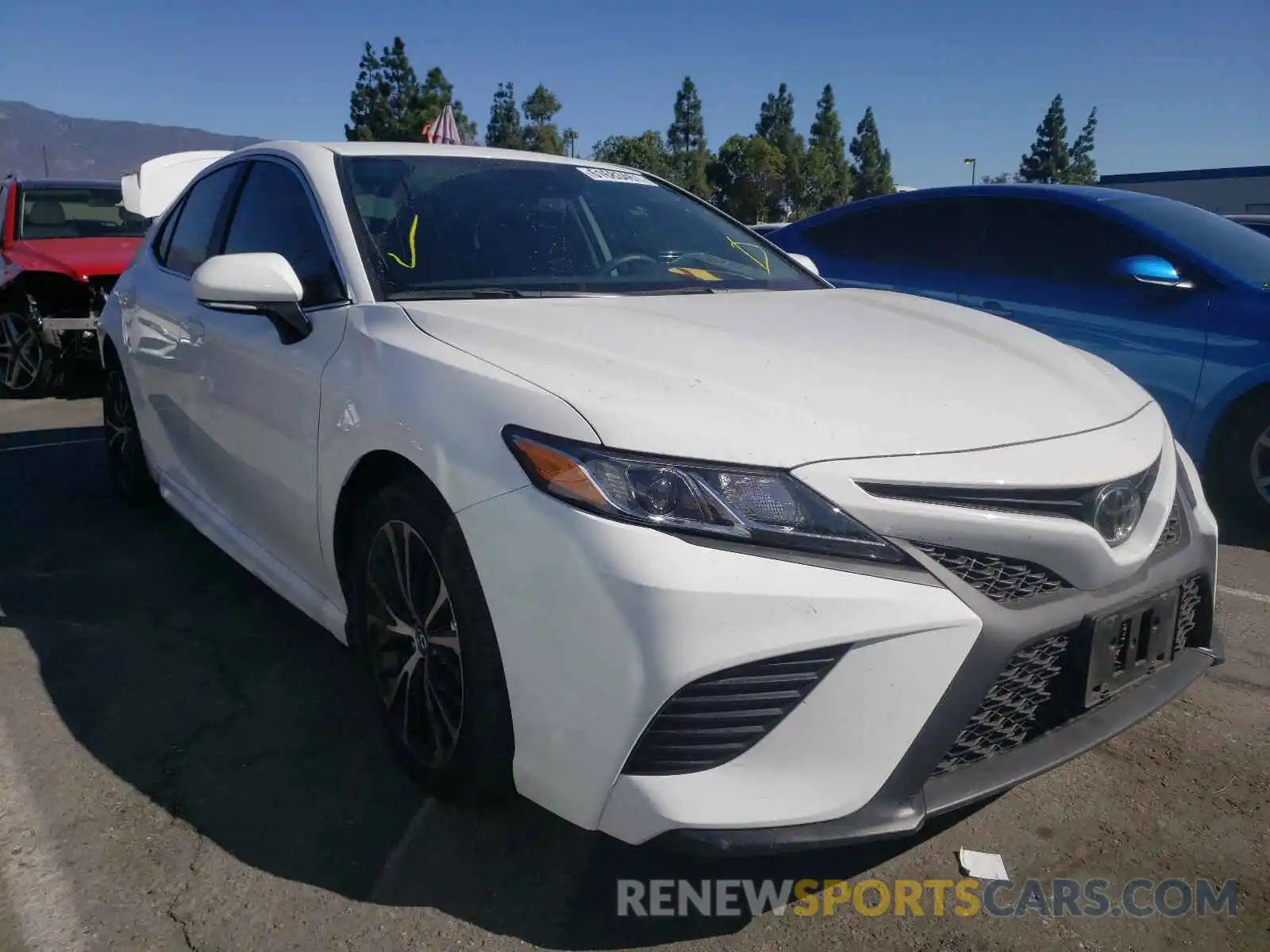 1 Photograph of a damaged car 4T1M11AK3LU945201 TOYOTA CAMRY 2020