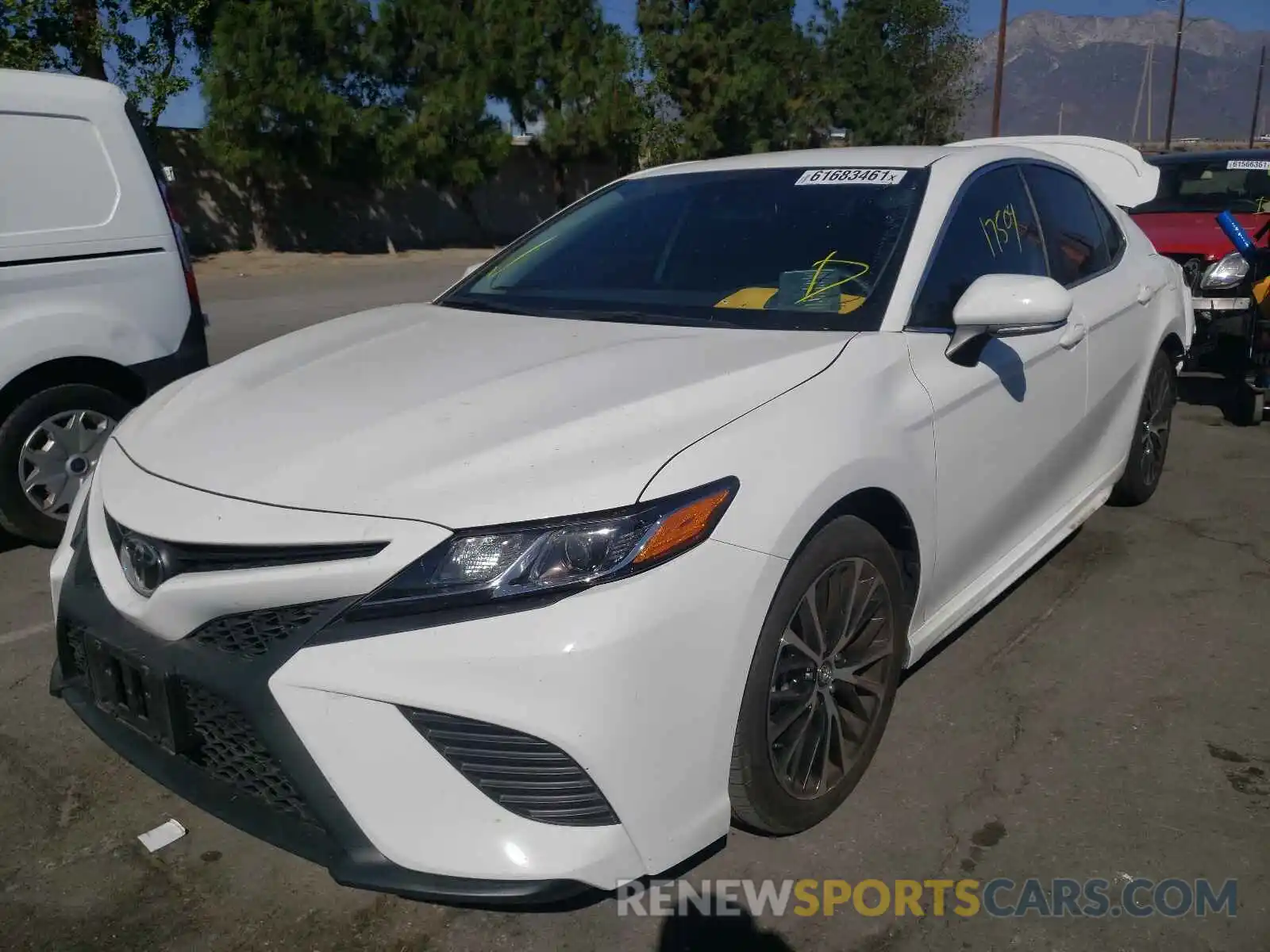 2 Photograph of a damaged car 4T1M11AK3LU945201 TOYOTA CAMRY 2020