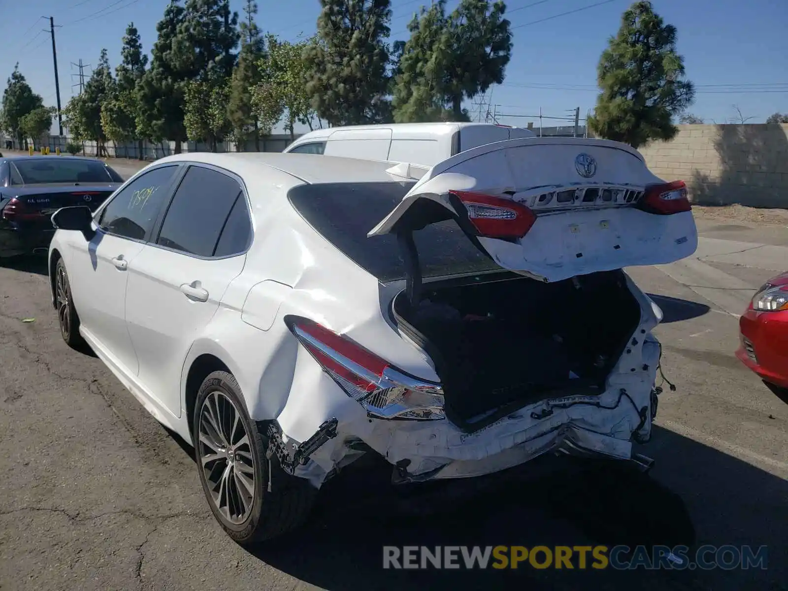 3 Photograph of a damaged car 4T1M11AK3LU945201 TOYOTA CAMRY 2020