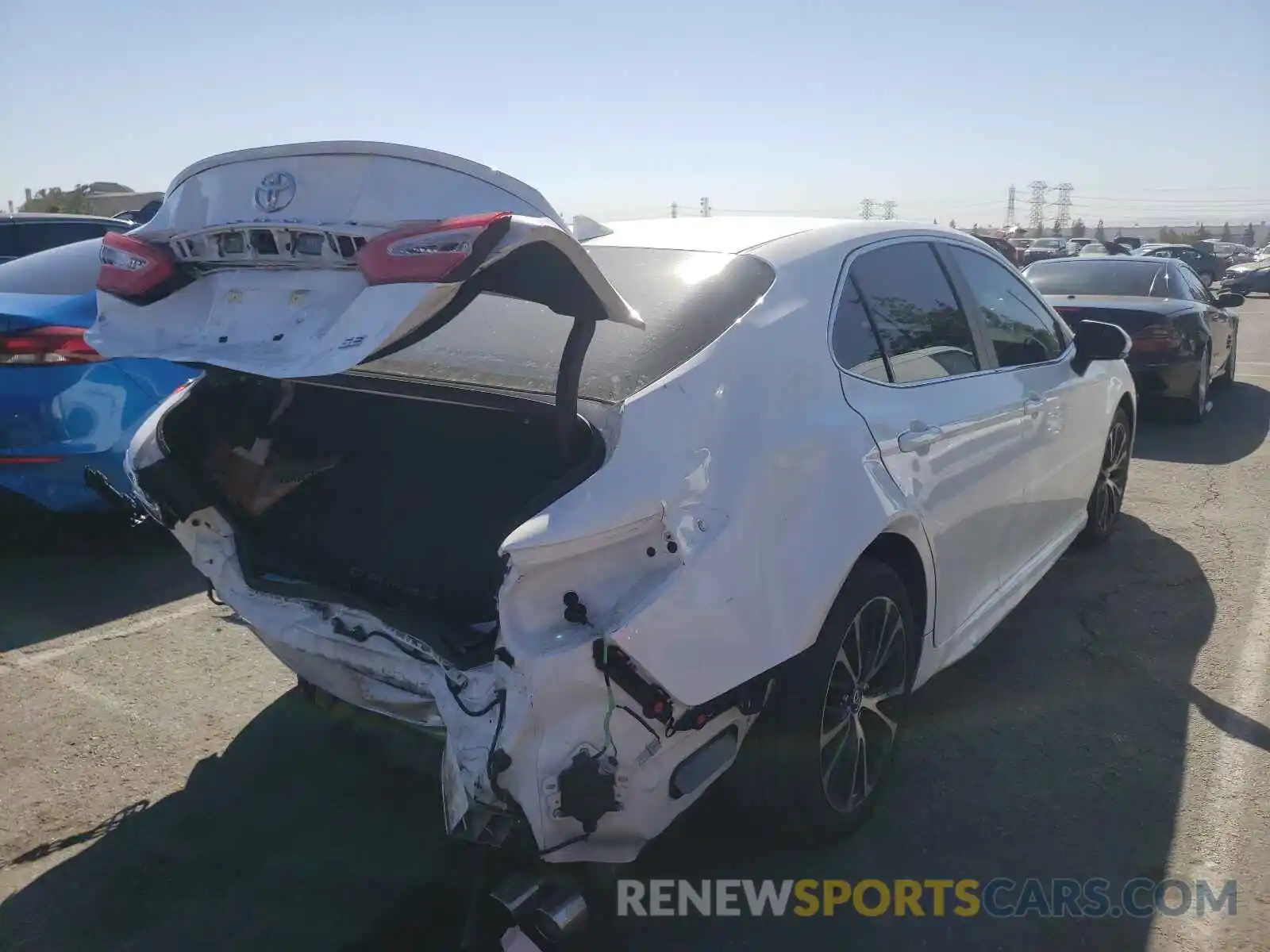 4 Photograph of a damaged car 4T1M11AK3LU945201 TOYOTA CAMRY 2020