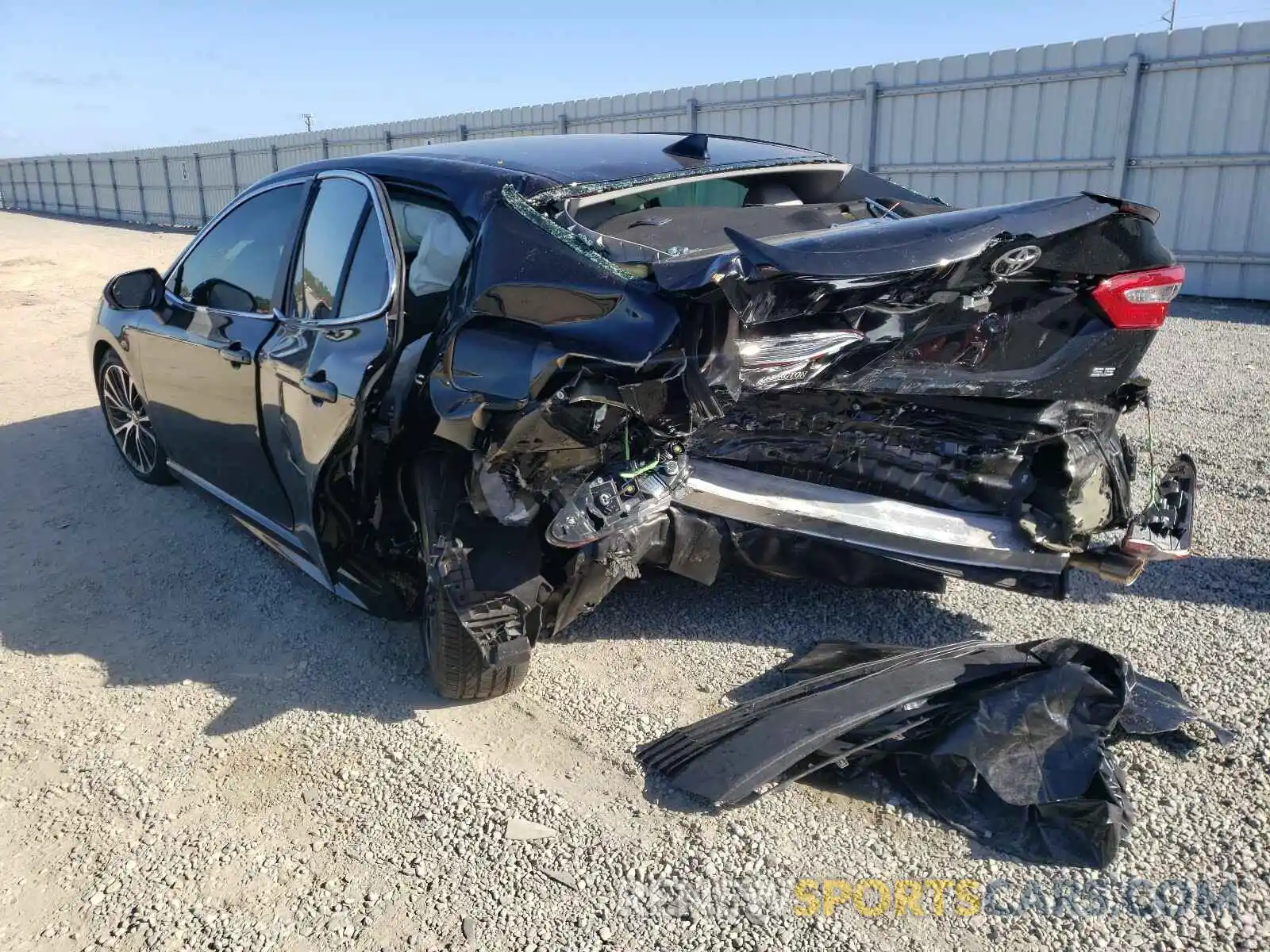 3 Фотография поврежденного автомобиля 4T1M11AK3LU952164 TOYOTA CAMRY 2020