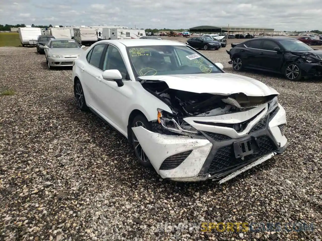 1 Photograph of a damaged car 4T1M11AK3LU958143 TOYOTA CAMRY 2020