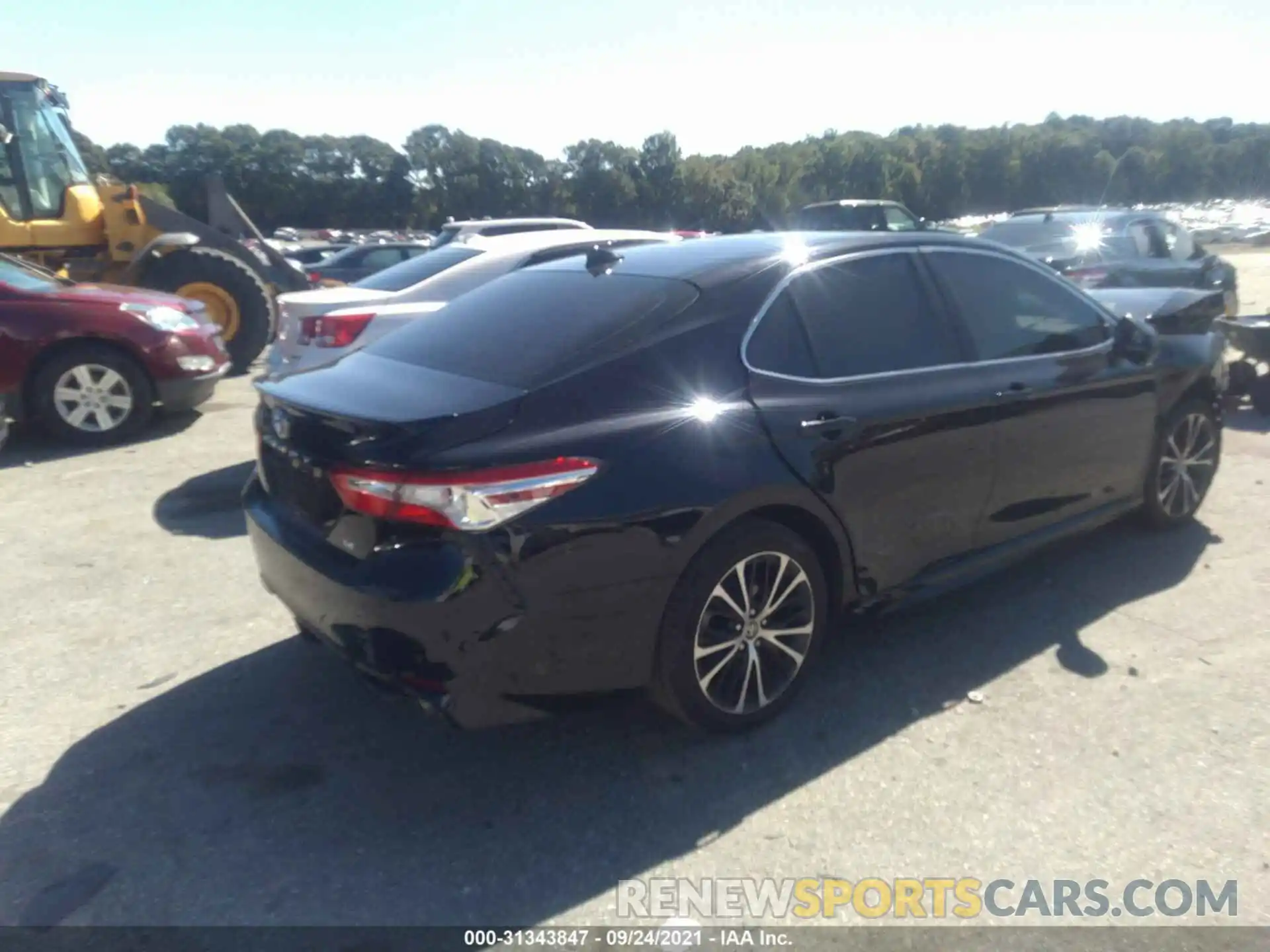 4 Photograph of a damaged car 4T1M11AK3LU972415 TOYOTA CAMRY 2020