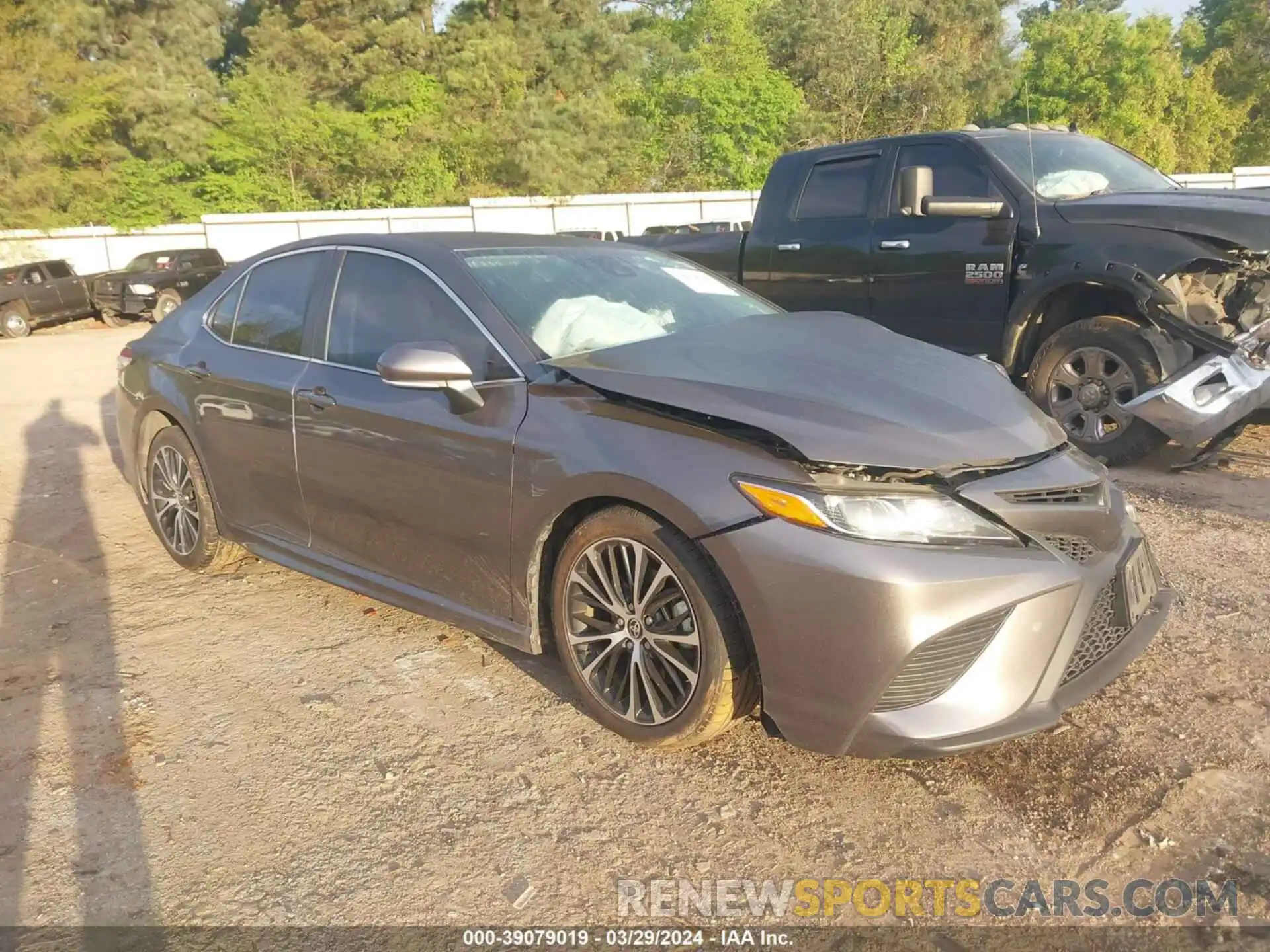 1 Photograph of a damaged car 4T1M11AK3LU985990 TOYOTA CAMRY 2020